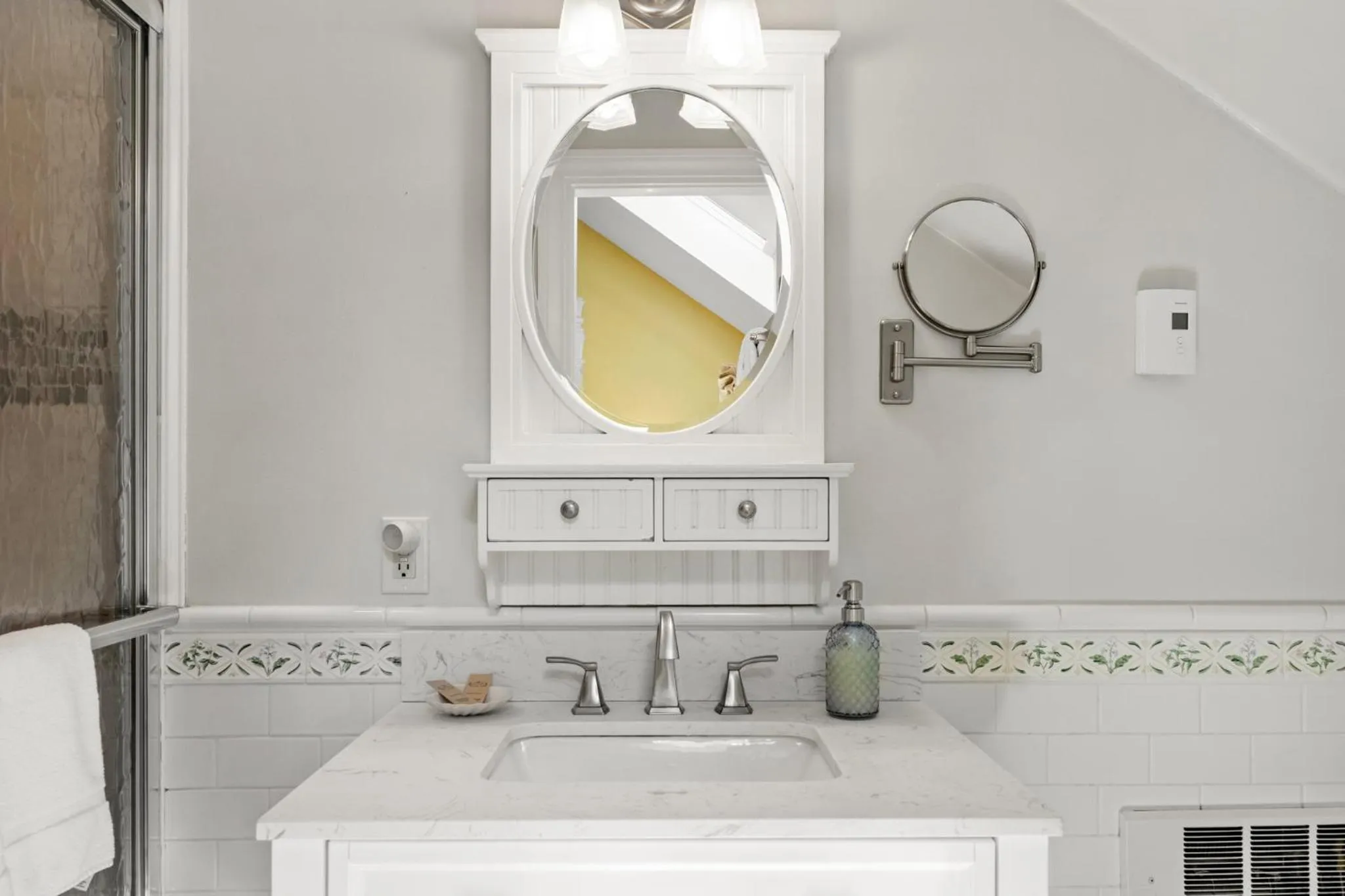 Shower in Hartstone Inn