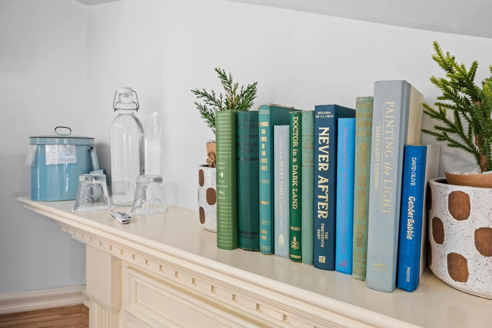 Decorative detail in Hartstone Inn