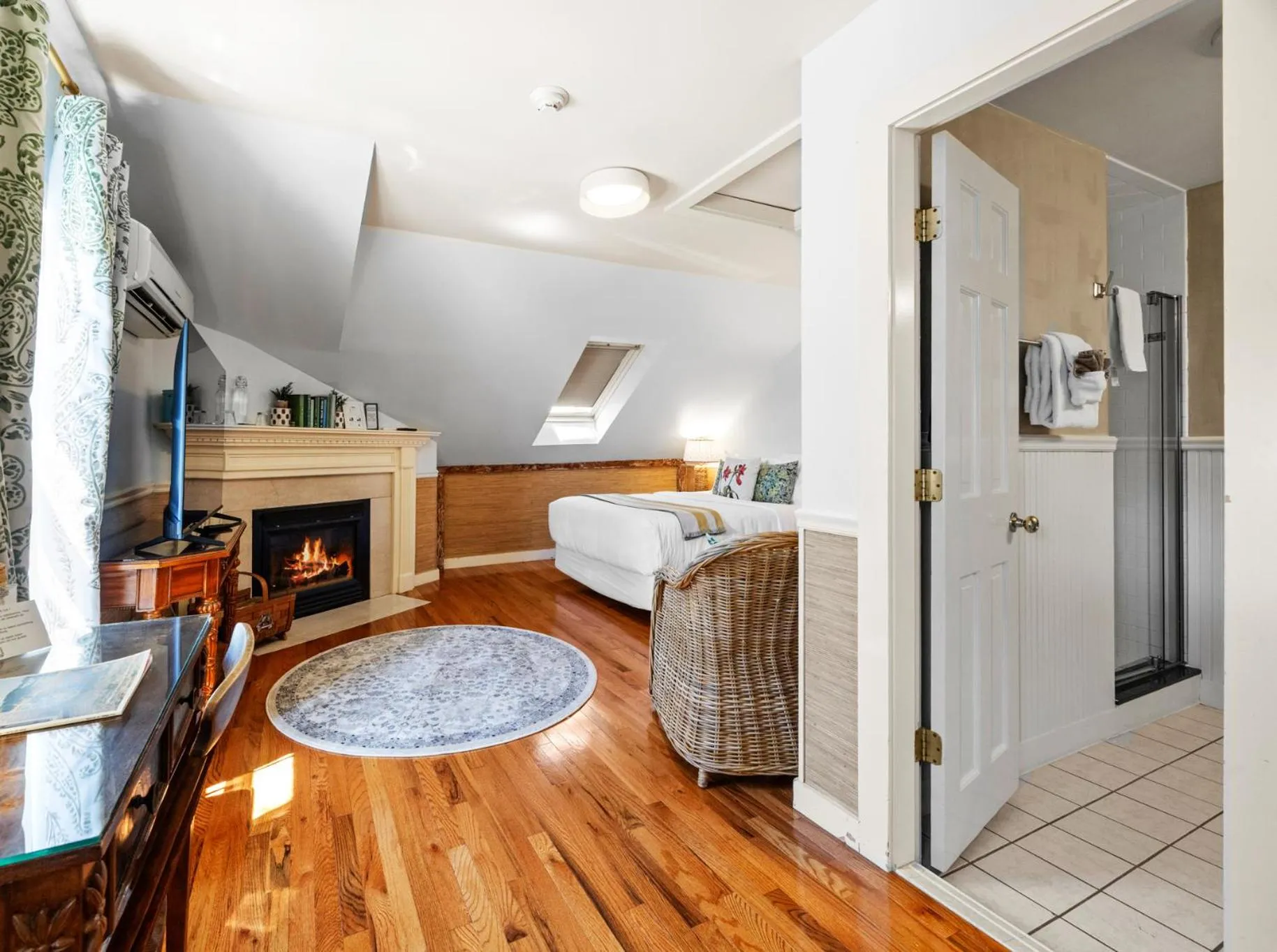 Bed in Hartstone Inn