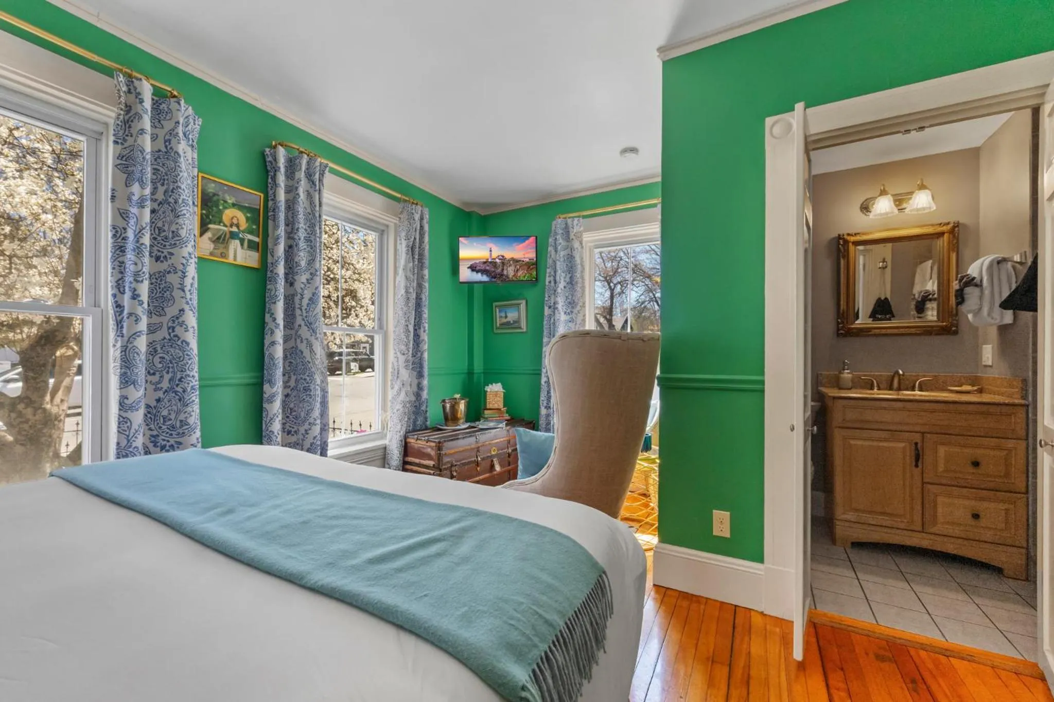 Bed in Hartstone Inn