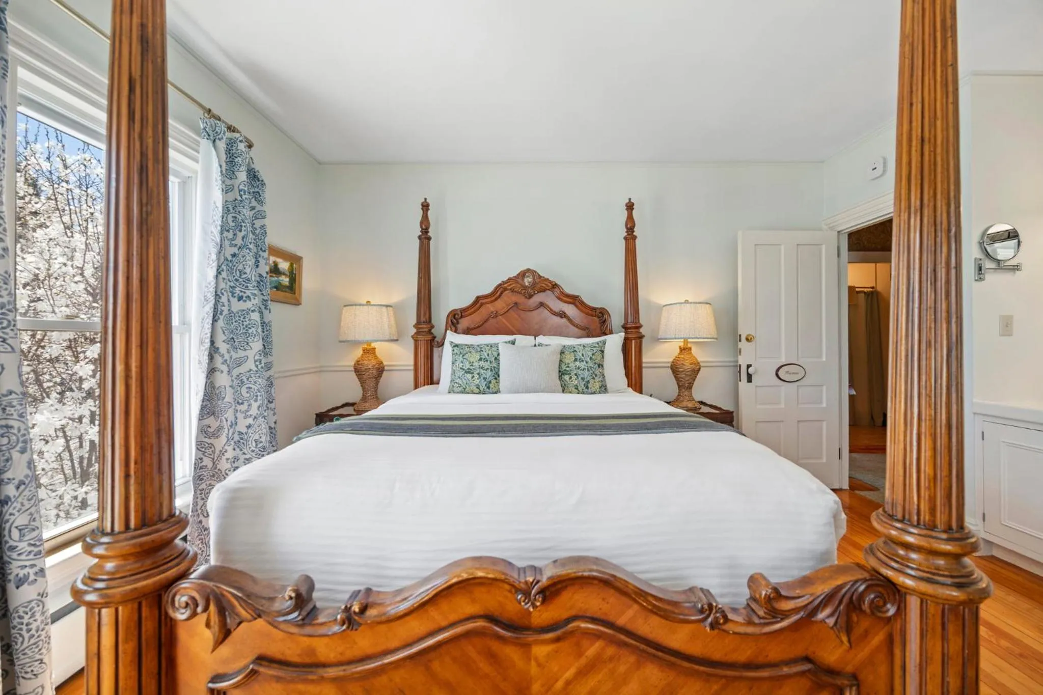 Bed in Hartstone Inn