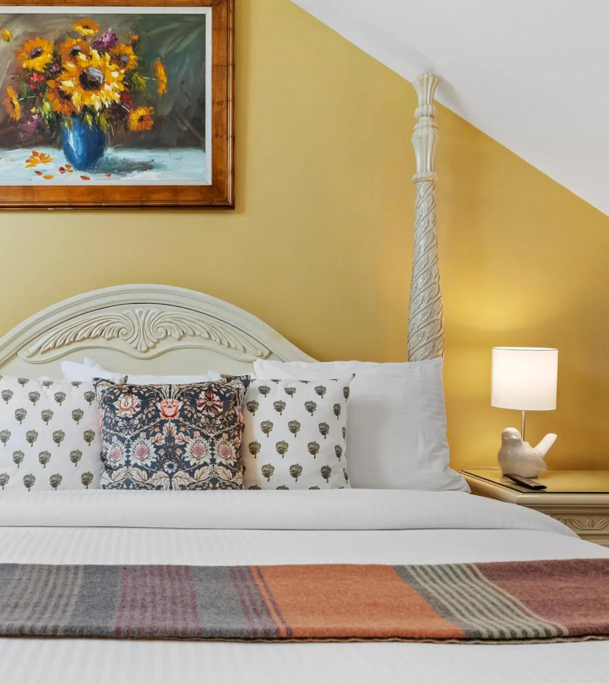 Bed in Hartstone Inn