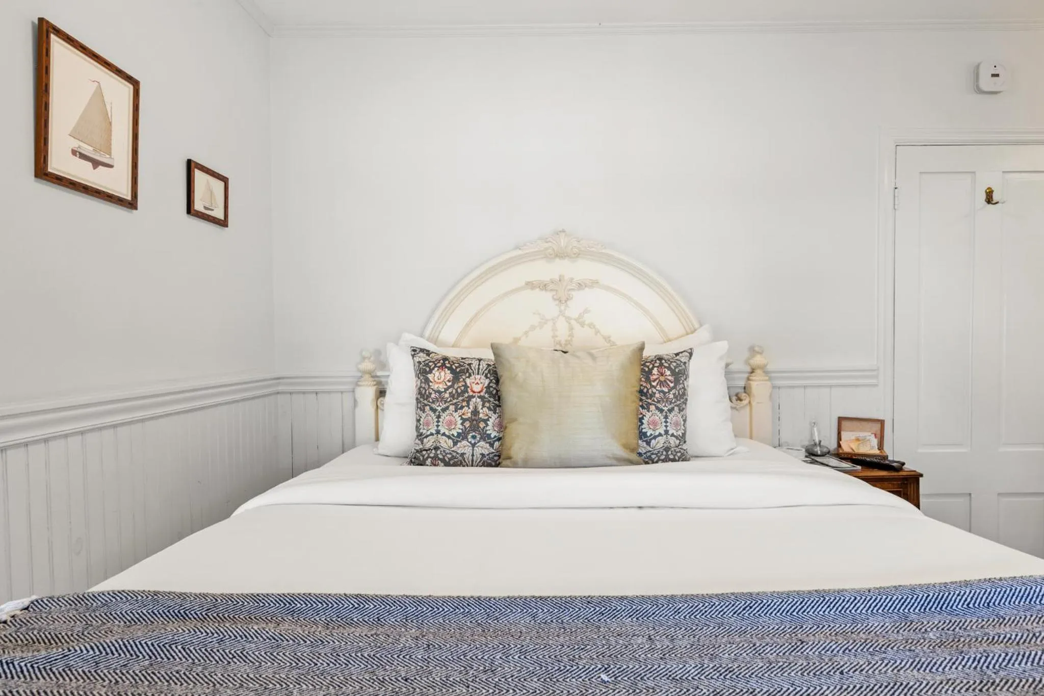 Bed in Hartstone Inn