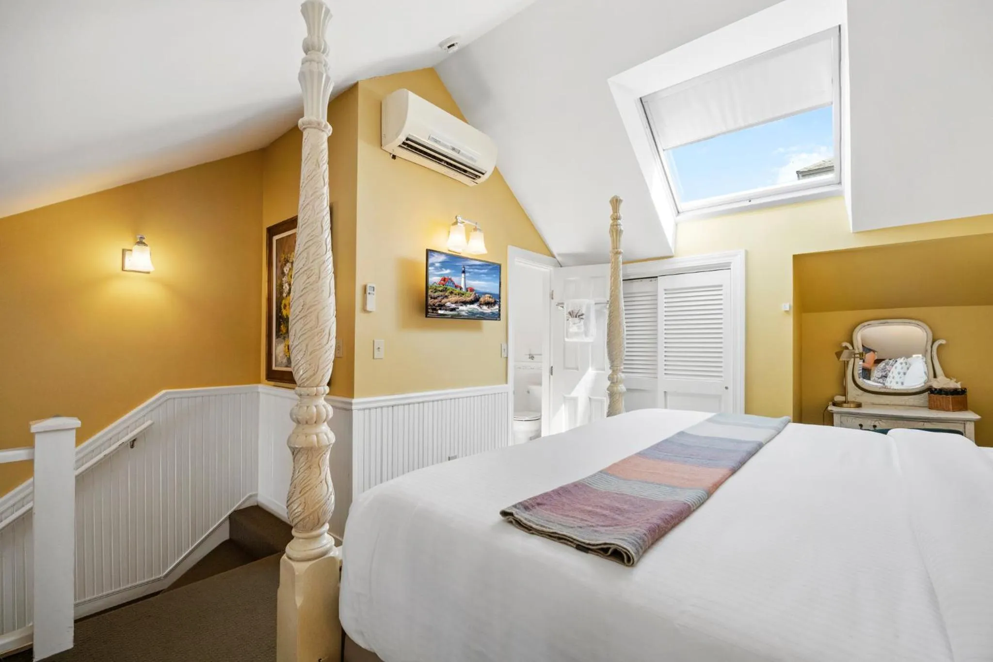 Bed in Hartstone Inn