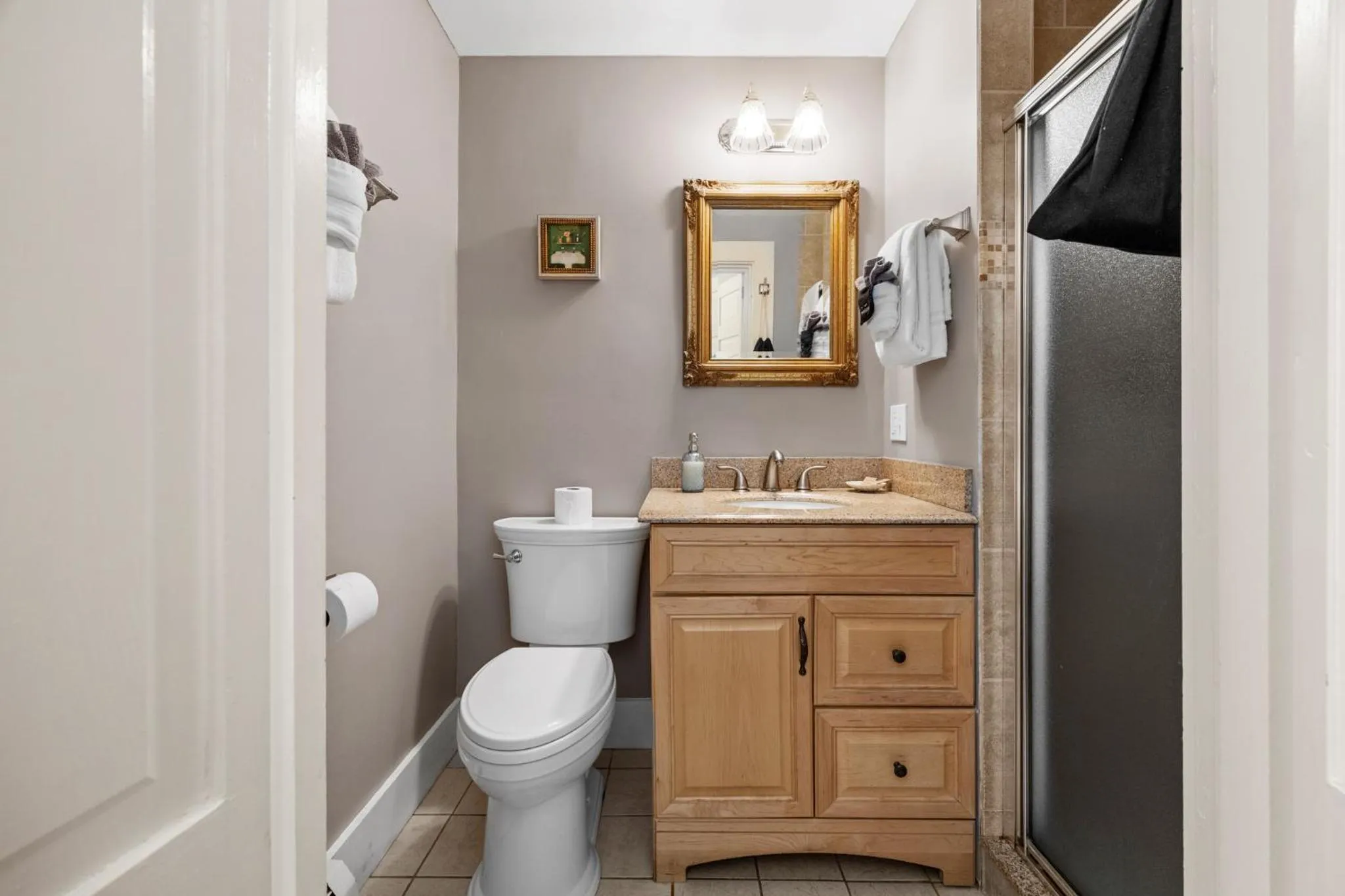 Shower in Hartstone Inn