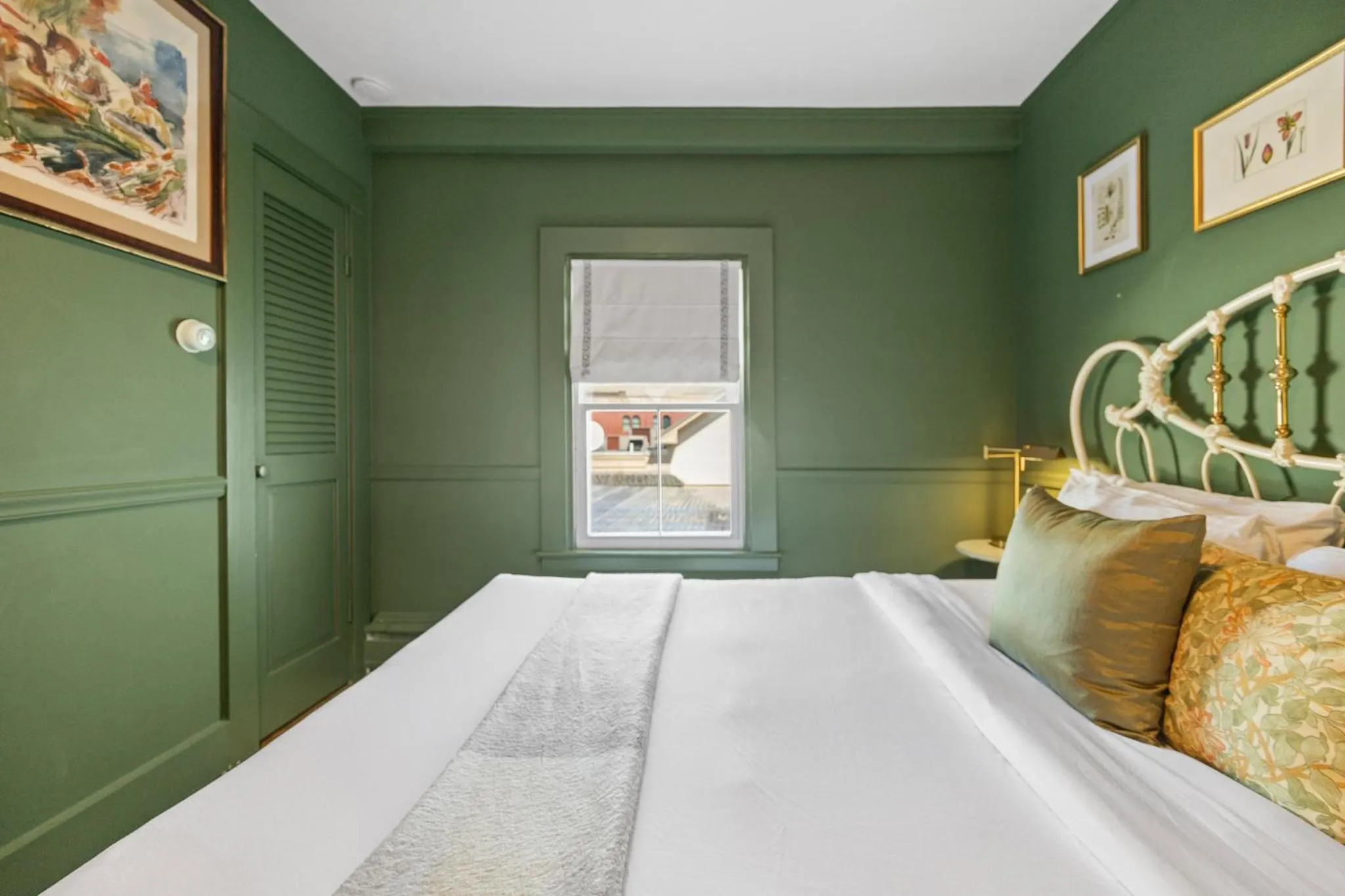 Bed in Hartstone Inn