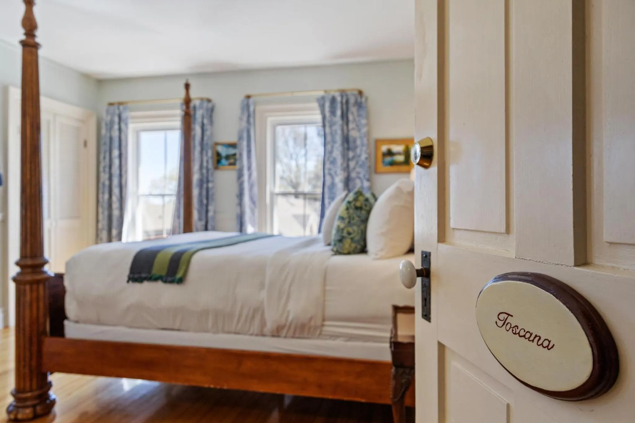 Bed in Hartstone Inn