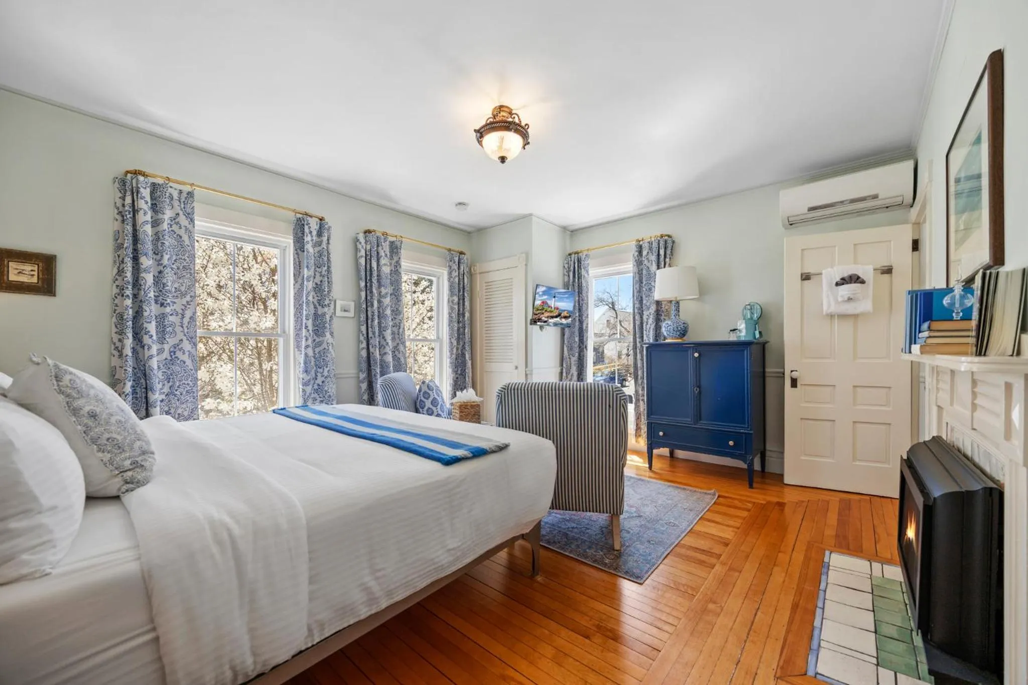 Bed in Hartstone Inn