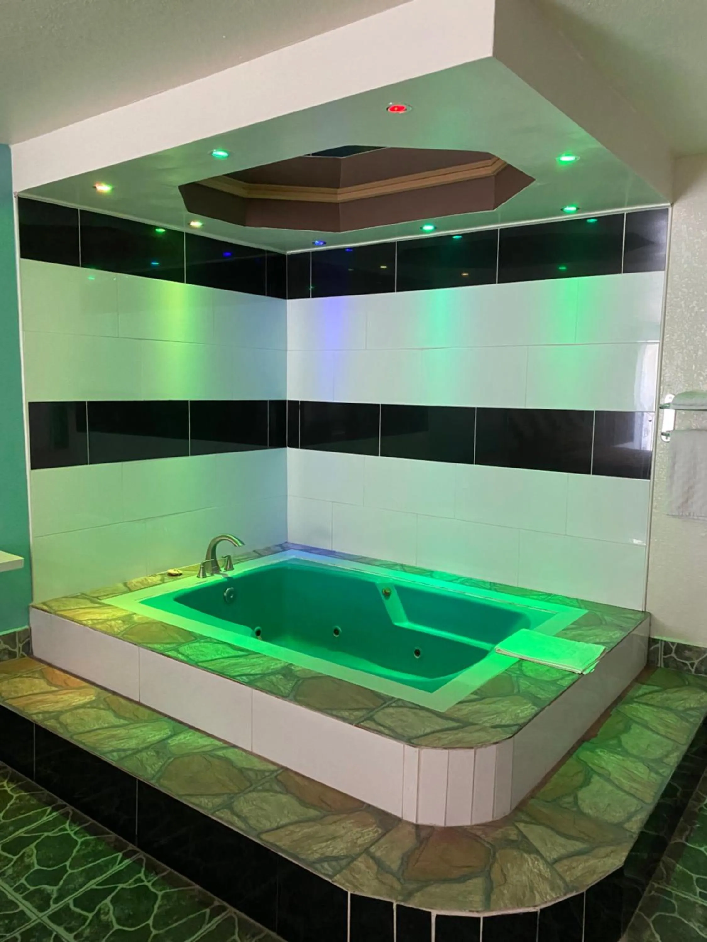 Hot Tub in Dream Inn