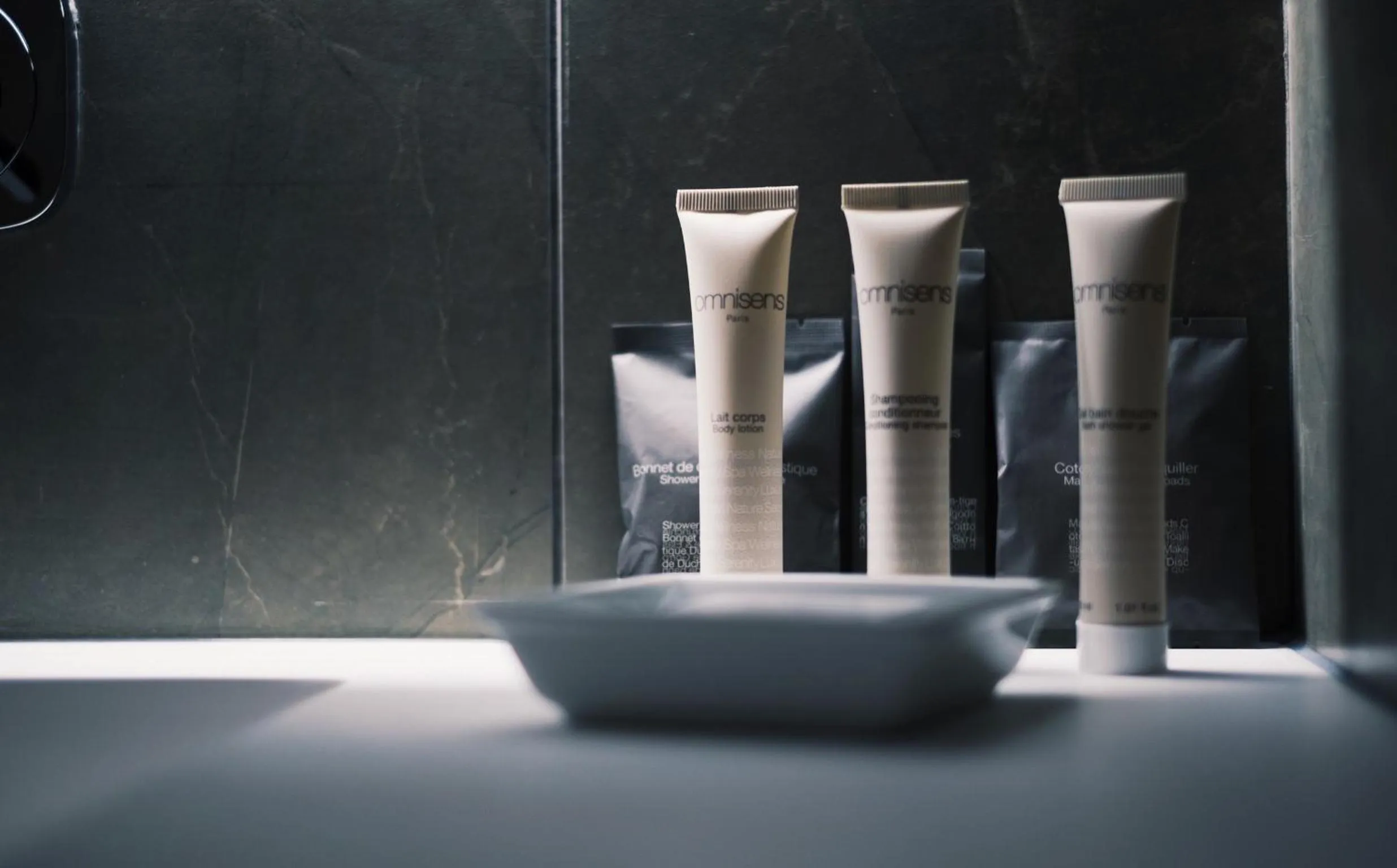 Bathroom, Bed in Hôtel In Situ