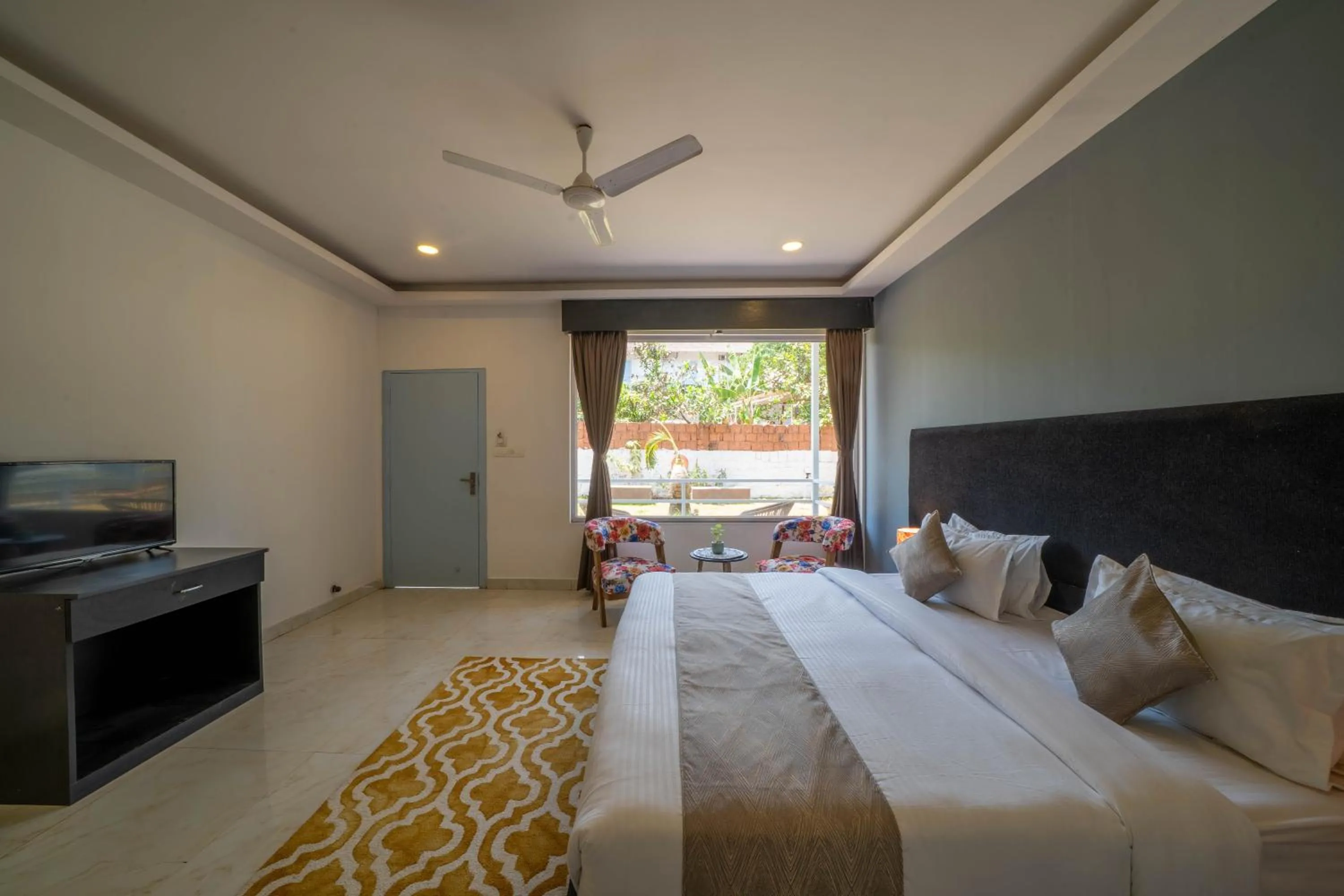 Bed in Perfectstayz Koko Maya 5 mins walk to beach
