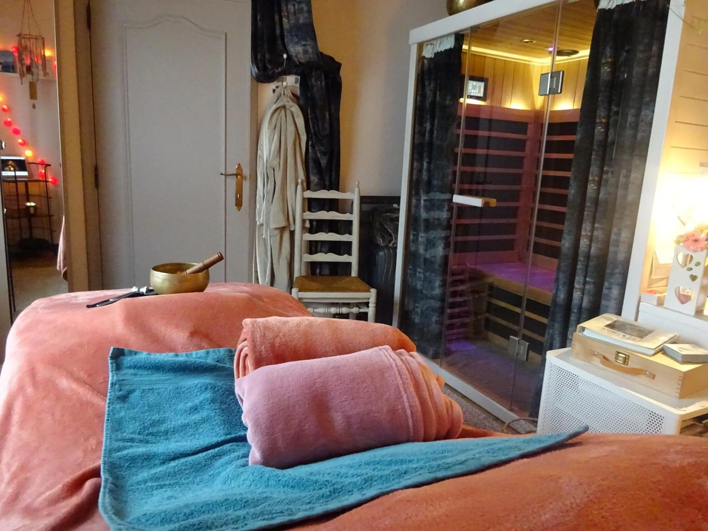 Massage, Bed in A L'inattendue