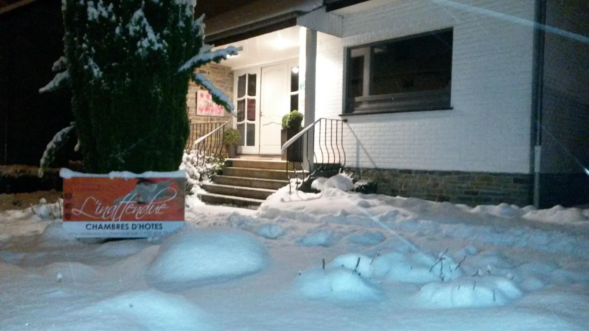 Facade/entrance in A L'inattendue