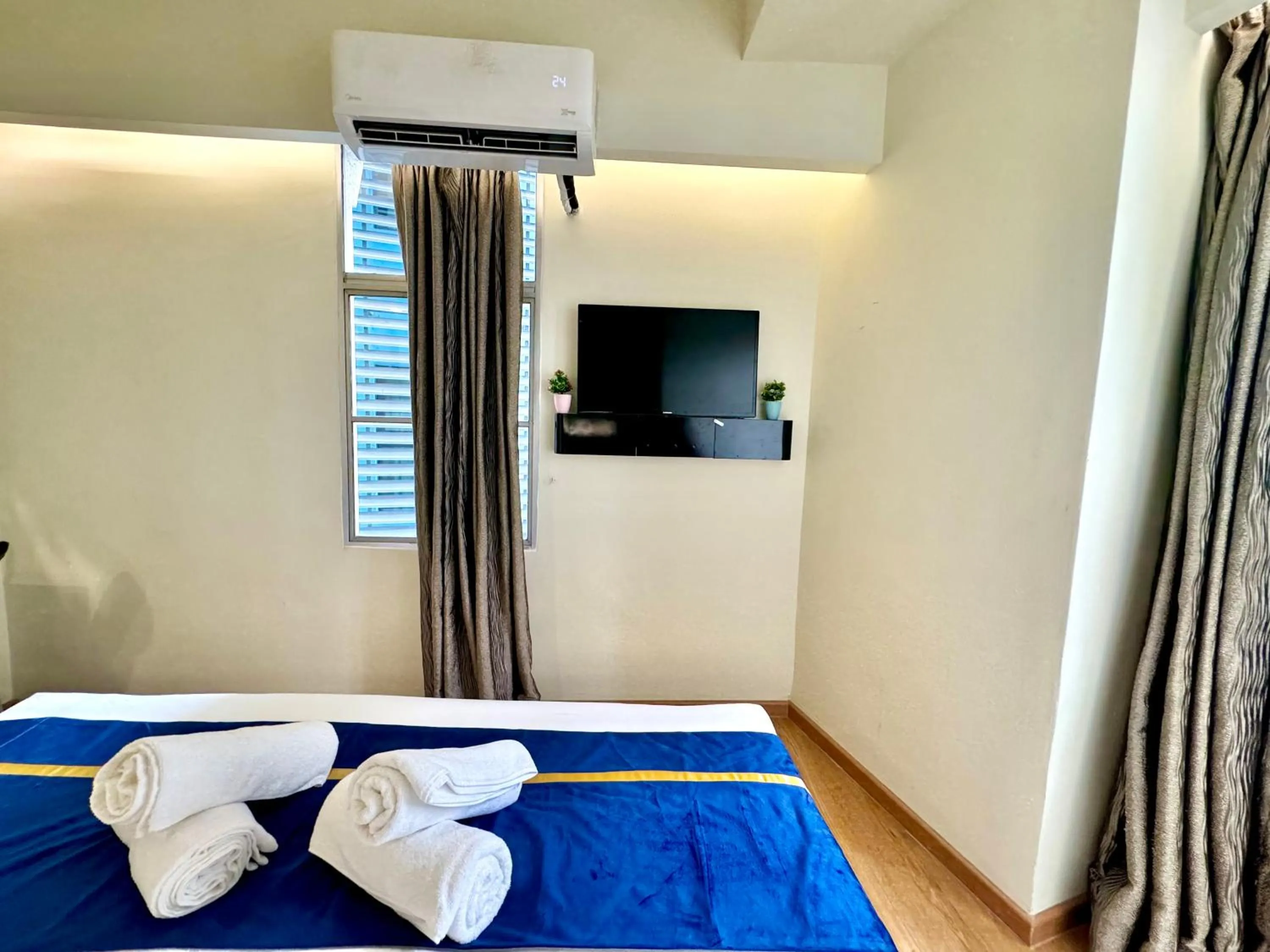 Bed in Central City Hotel at Chinatown