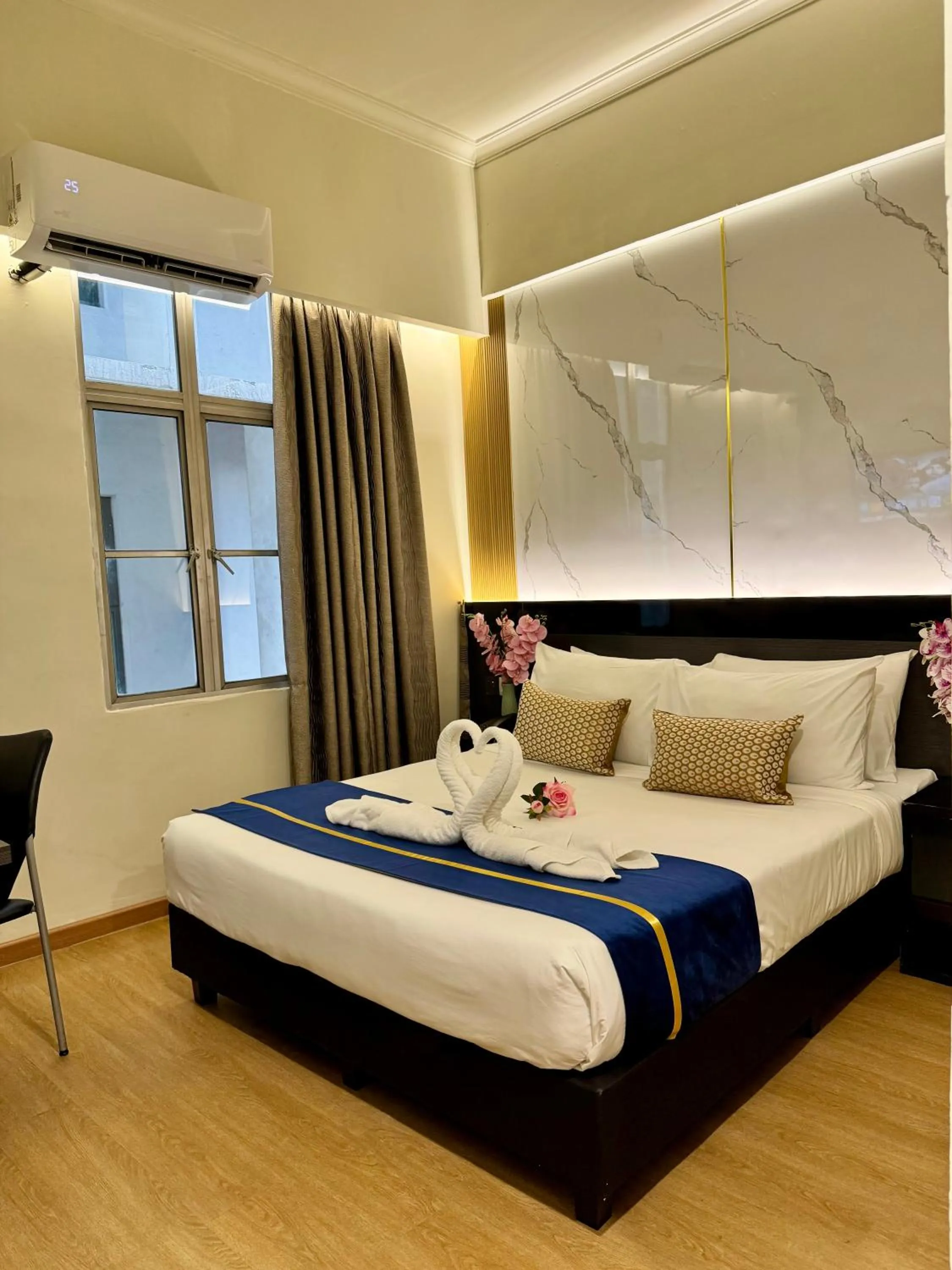 Bed in Central City Hotel at Chinatown