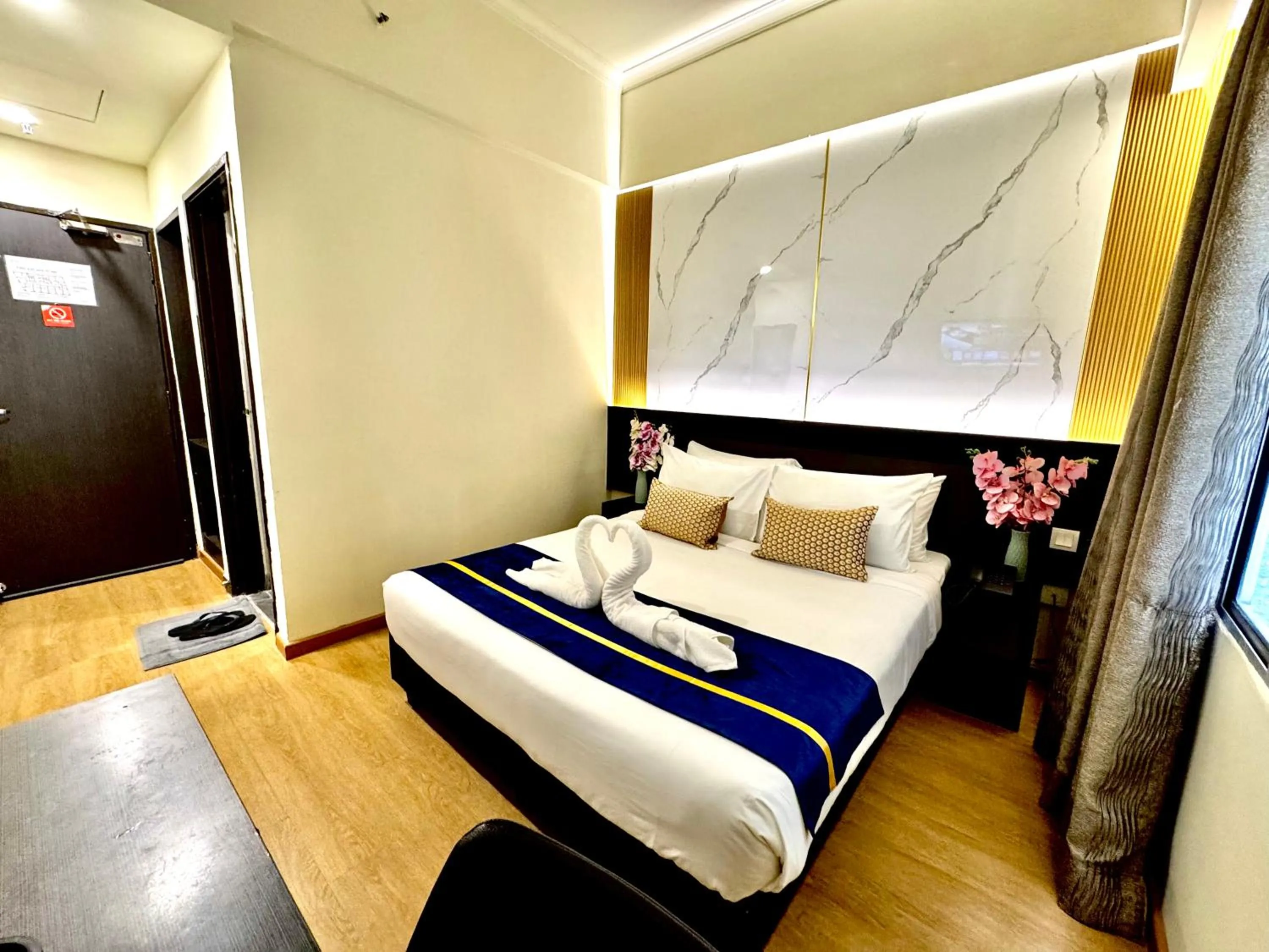 Bed in Central City Hotel at Chinatown