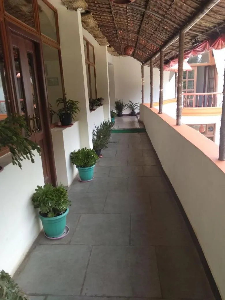 Restaurant/places to eat in New Carnival Hotel