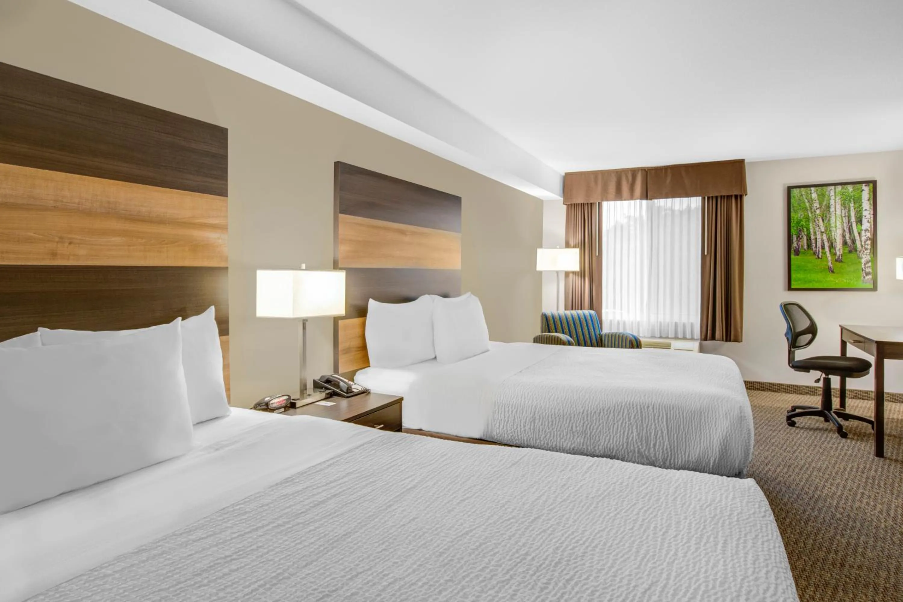 Bed in Days Inn & Suites by Wyndham Lindsay