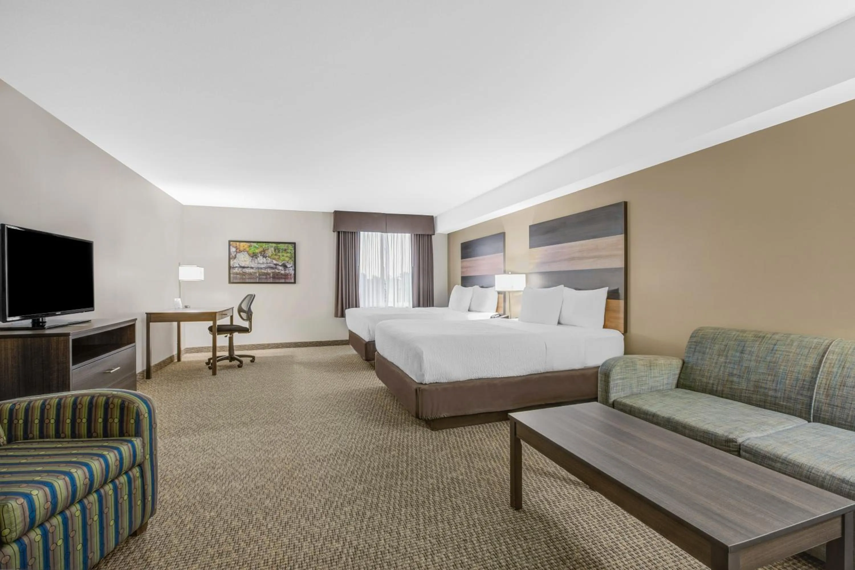 Bed in Days Inn & Suites by Wyndham Lindsay