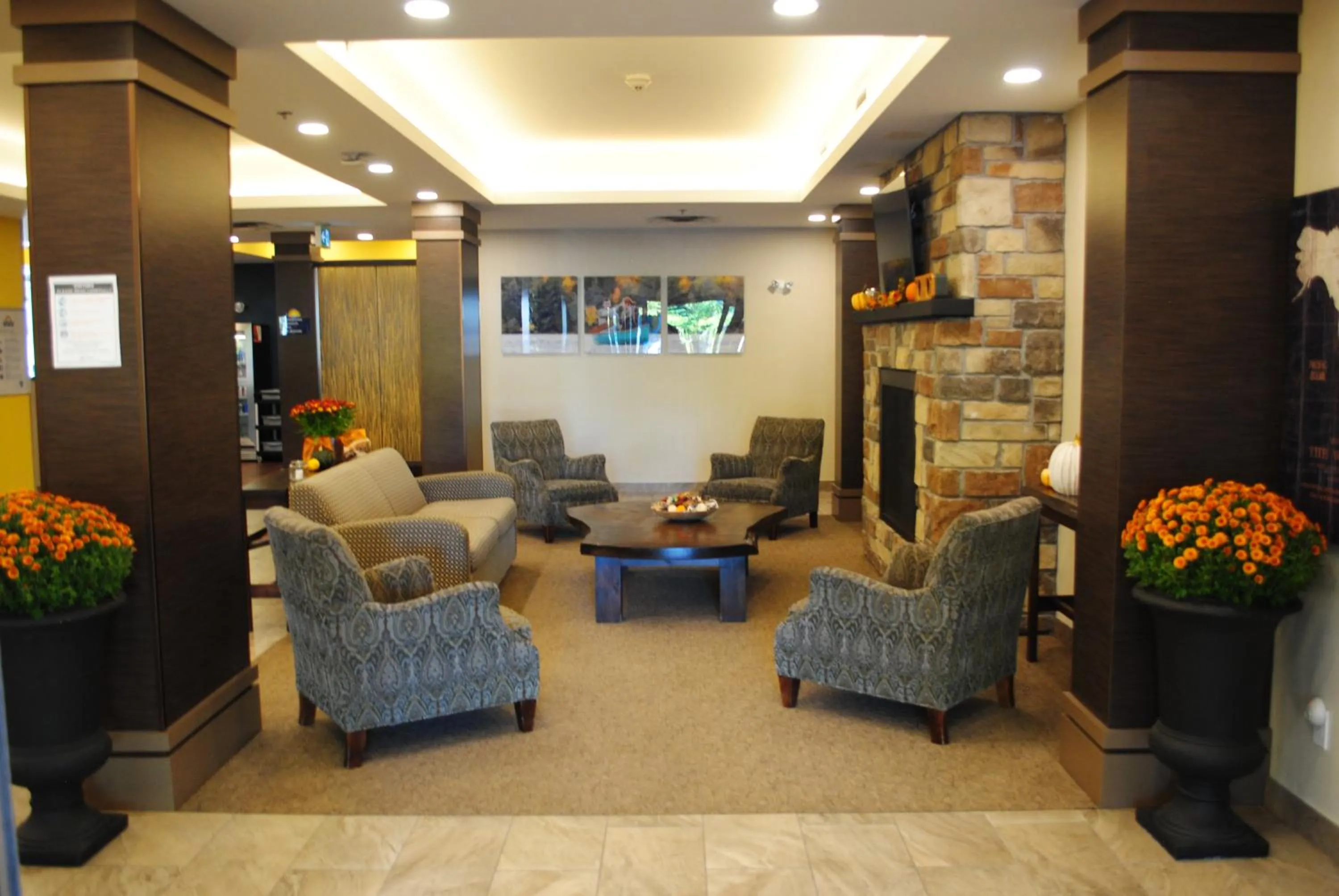 Autumn in Days Inn & Suites by Wyndham Lindsay