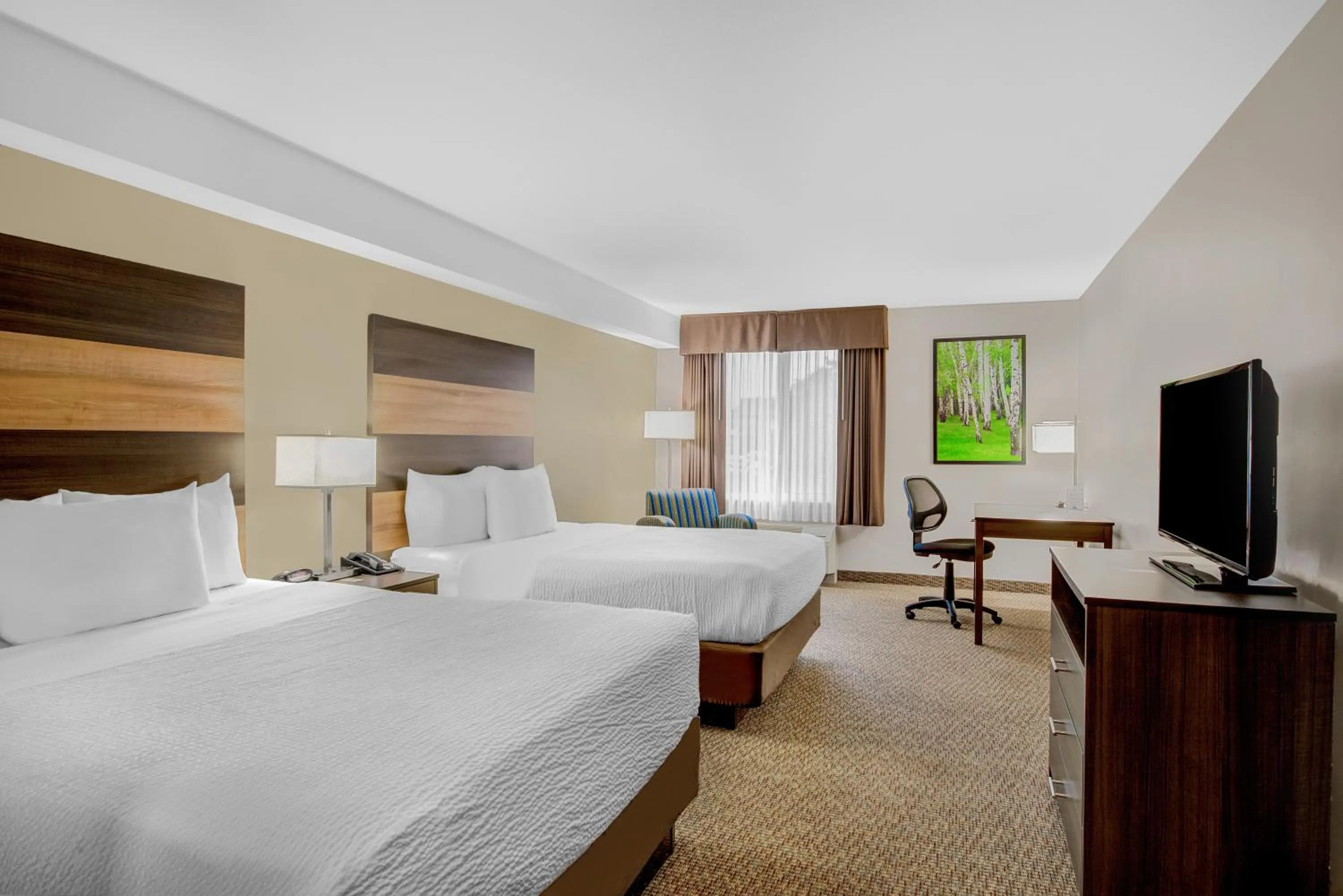 Bed in Days Inn & Suites by Wyndham Lindsay