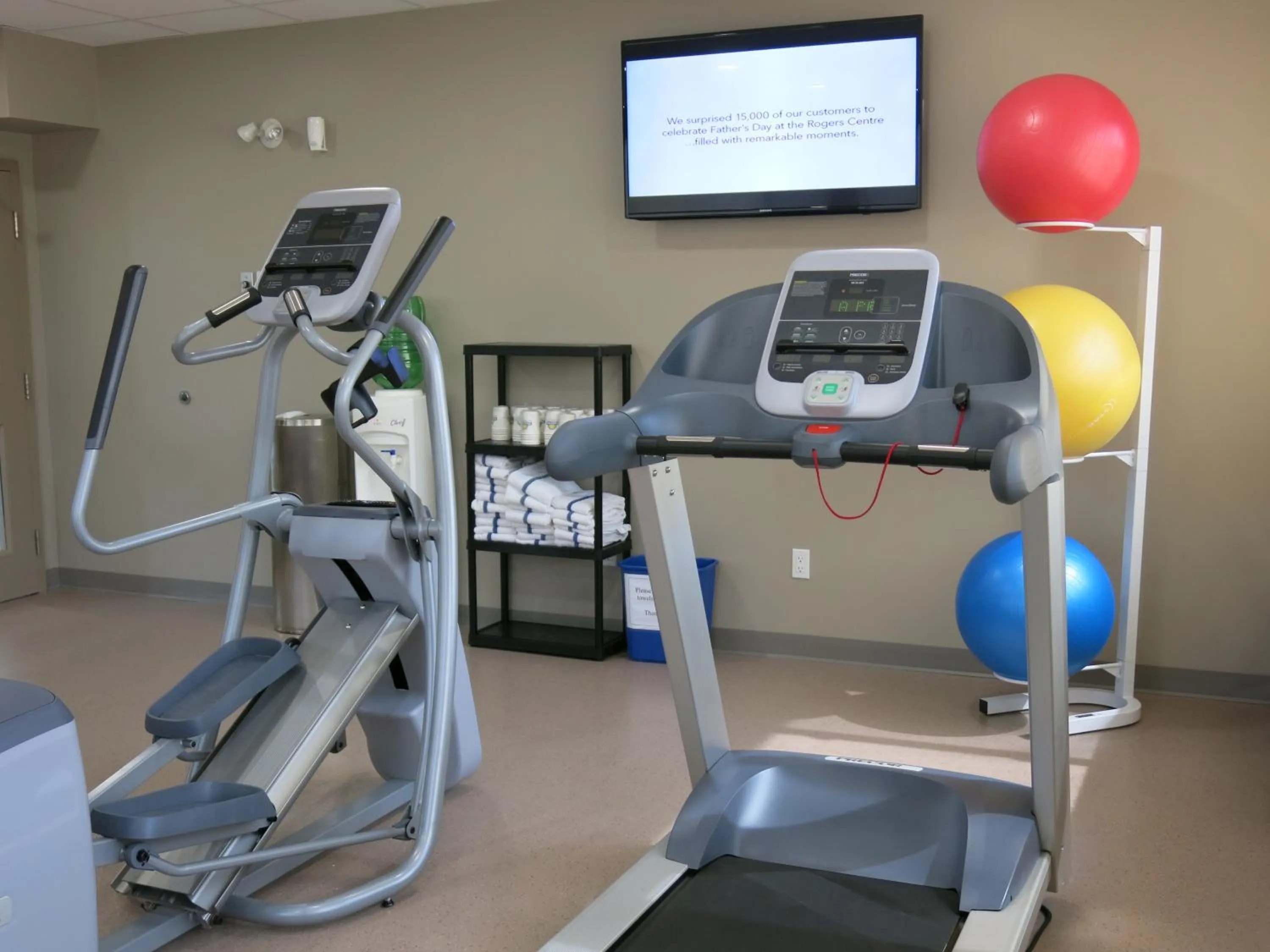 Fitness centre/facilities in Days Inn & Suites by Wyndham Lindsay