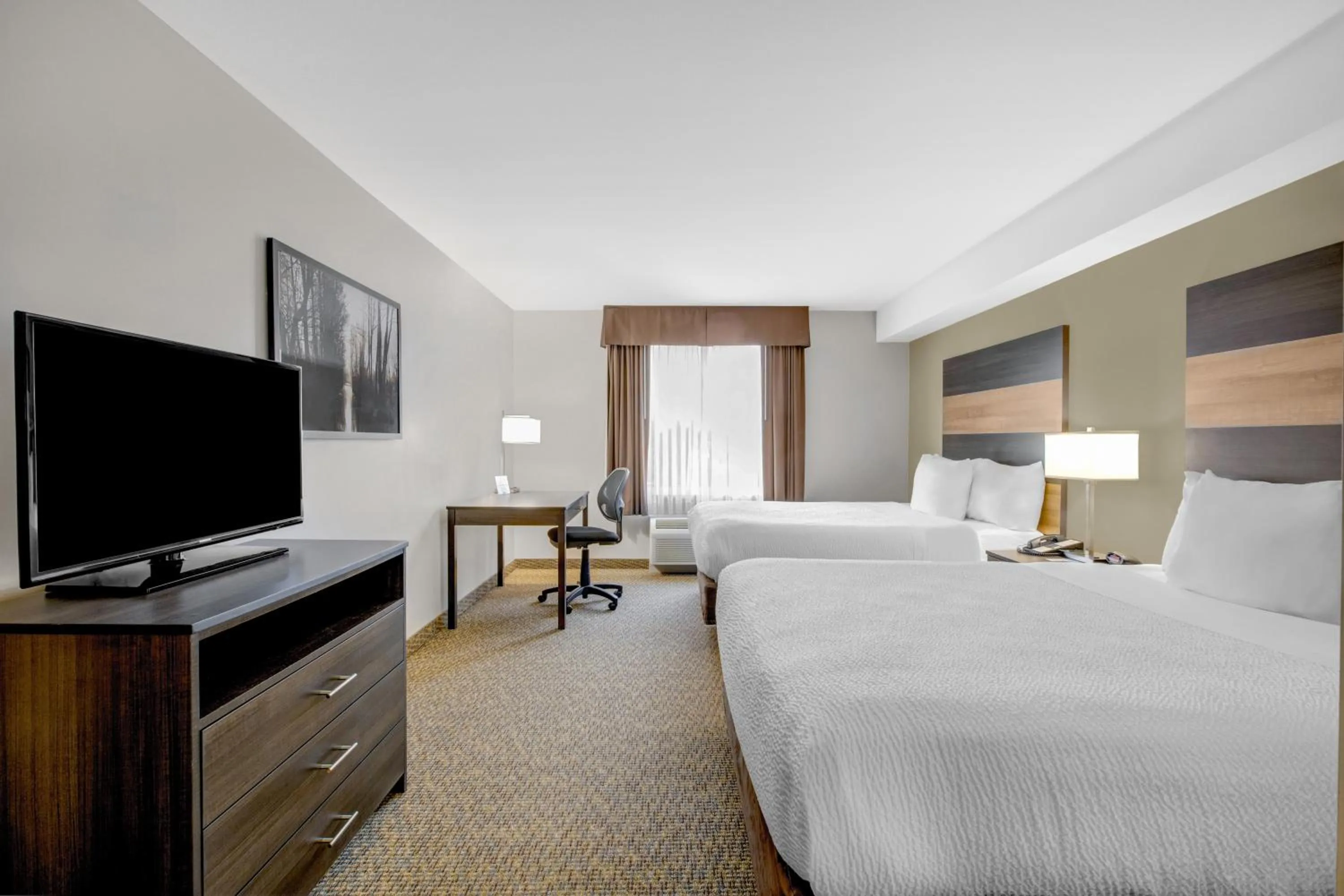 Bed in Days Inn & Suites by Wyndham Lindsay