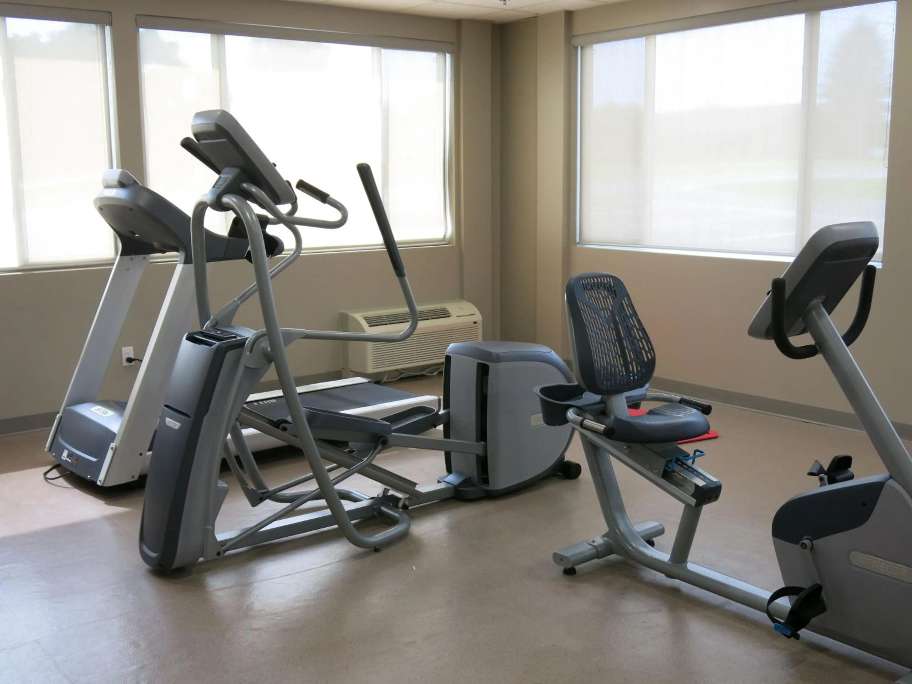 Fitness centre/facilities in Days Inn & Suites by Wyndham Lindsay
