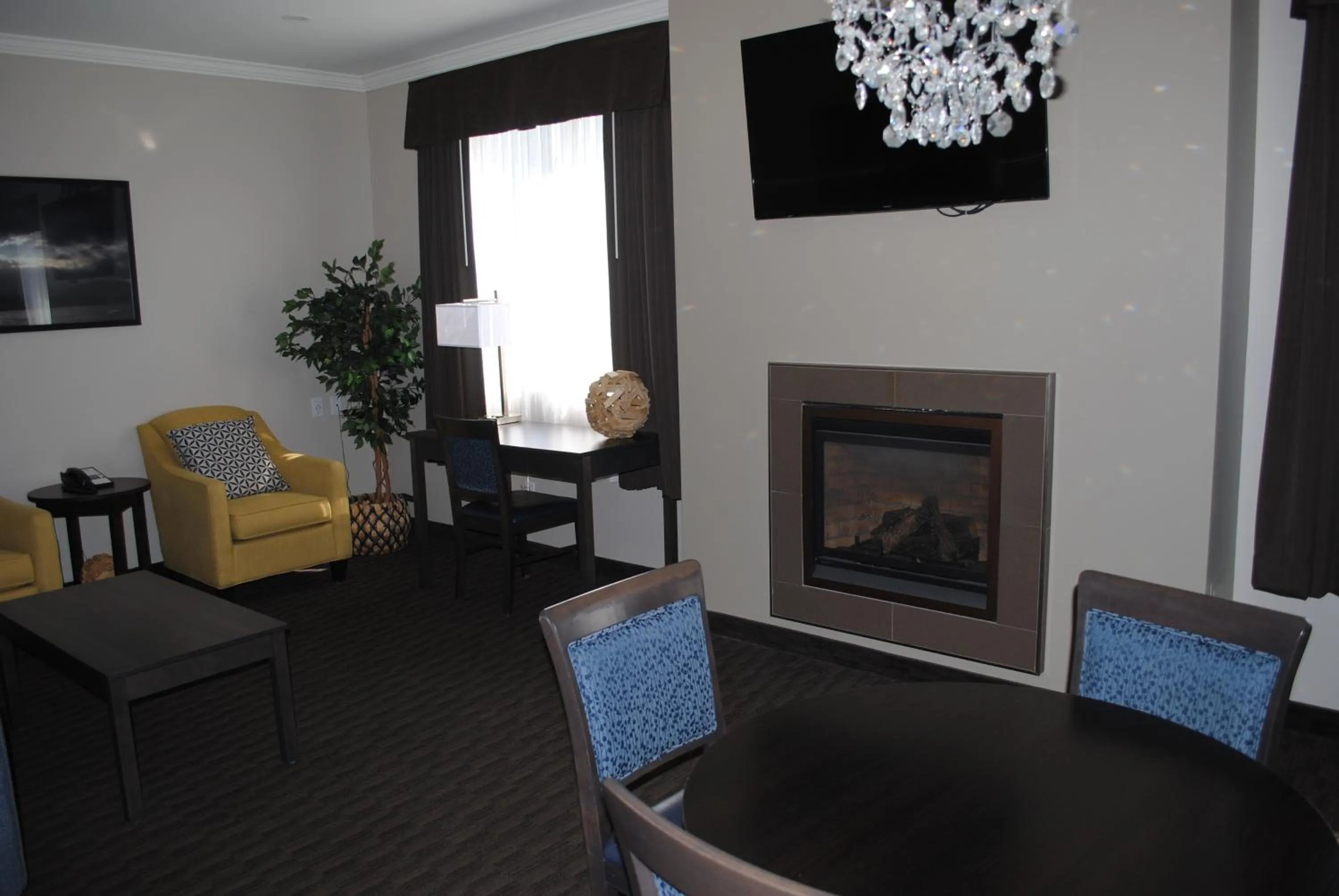 Days Inn & Suites by Wyndham Lindsay