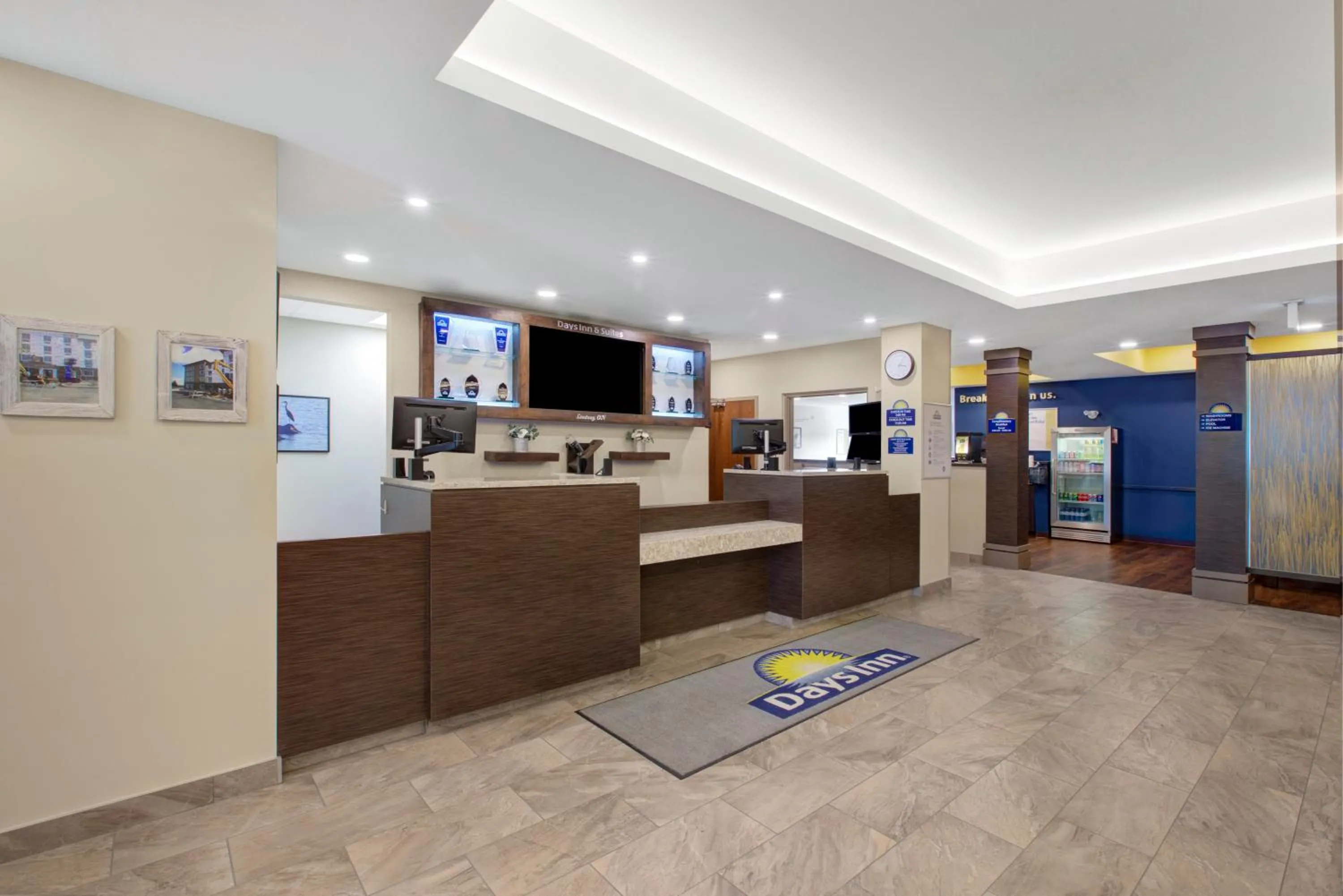 Lobby or reception in Days Inn & Suites by Wyndham Lindsay