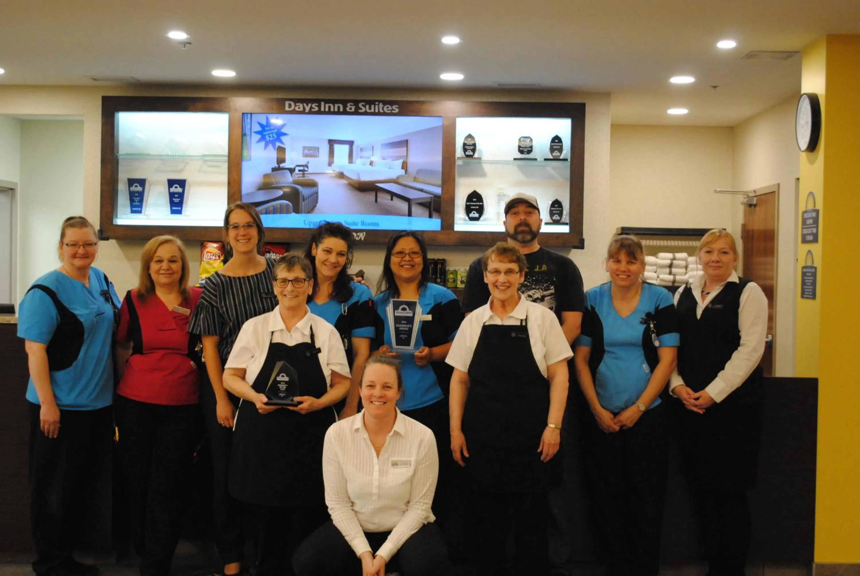 Staff in Days Inn & Suites by Wyndham Lindsay