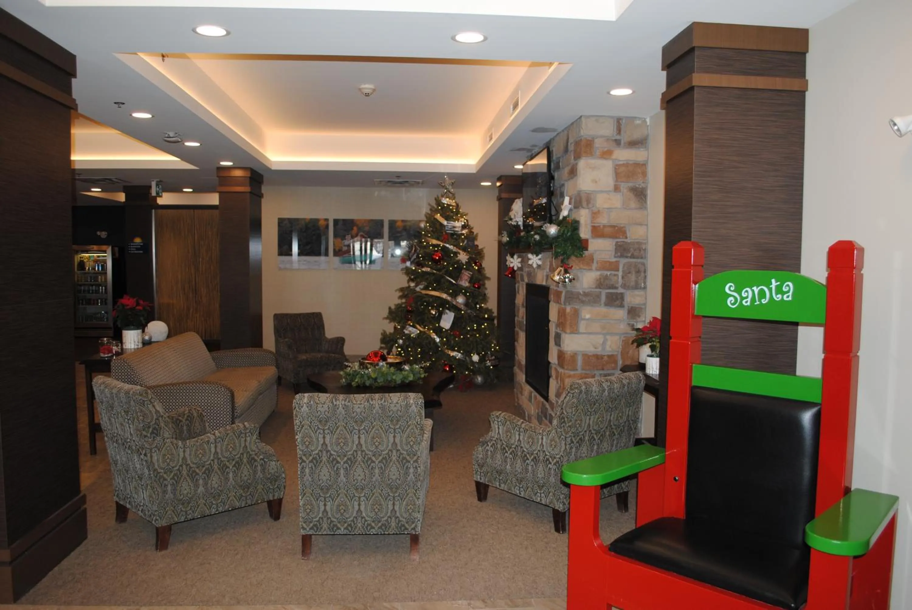 Lobby or reception in Days Inn & Suites by Wyndham Lindsay