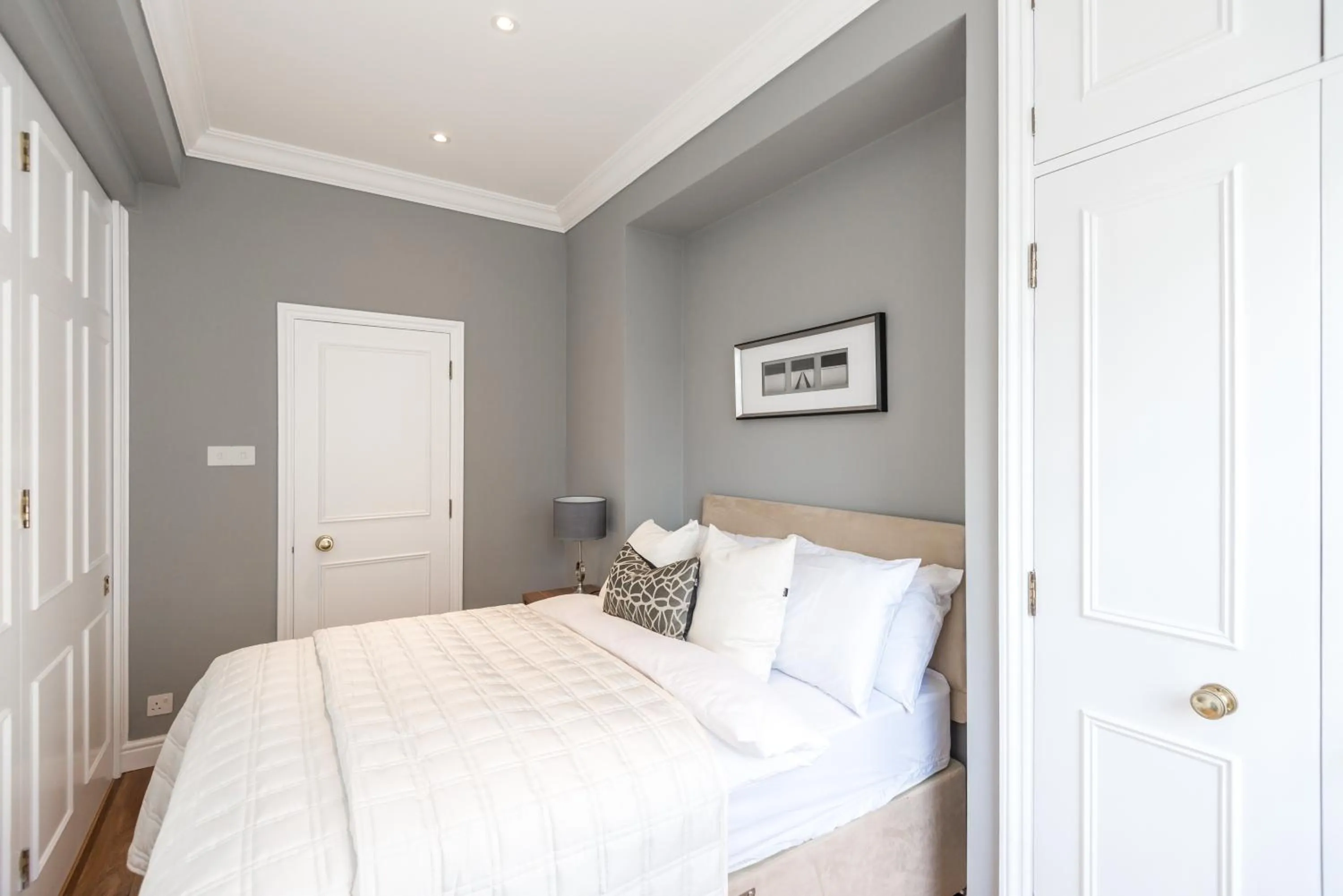 Bed in Mayfair private Apartments