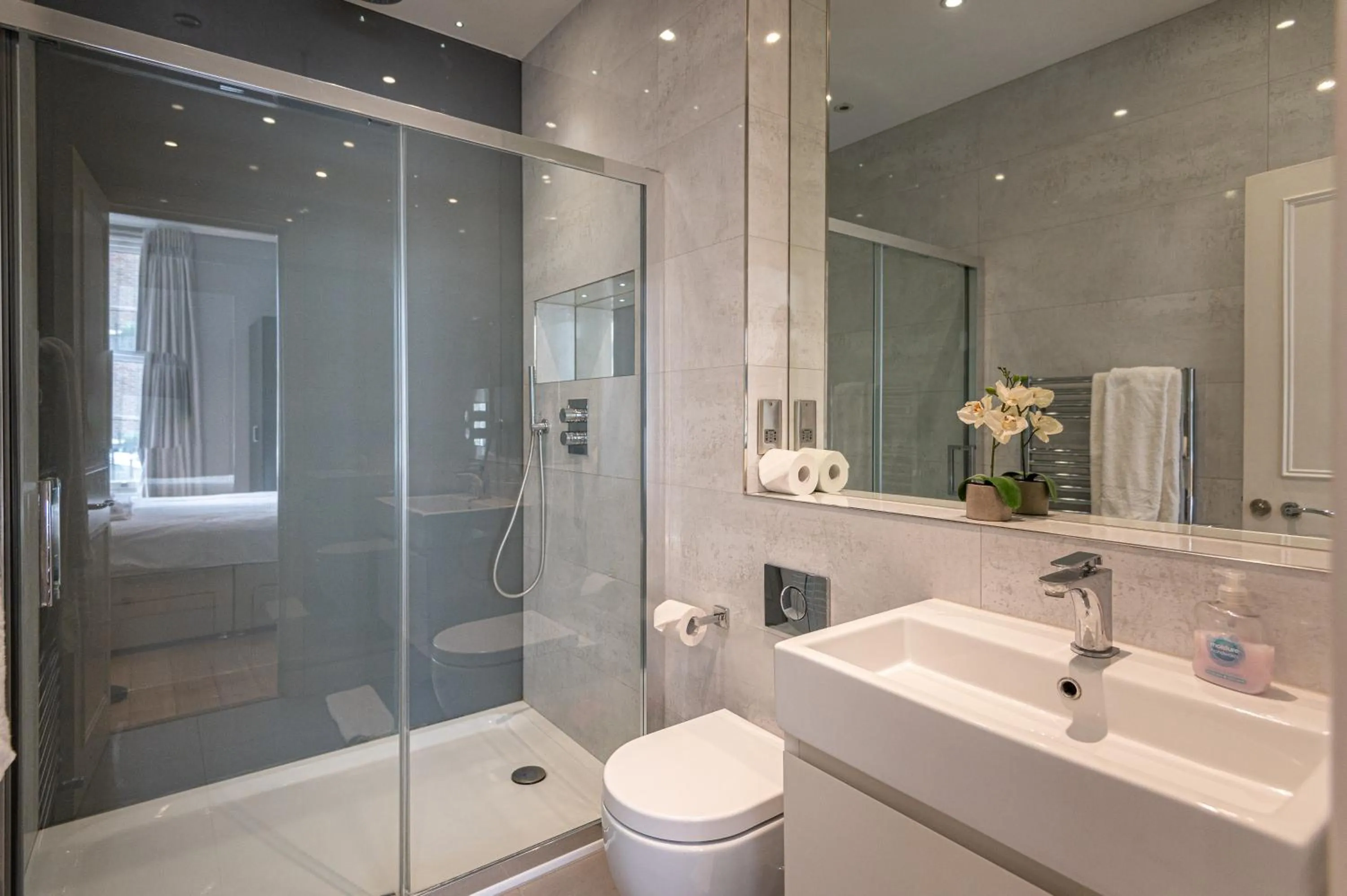 Bathroom in Mayfair private Apartments