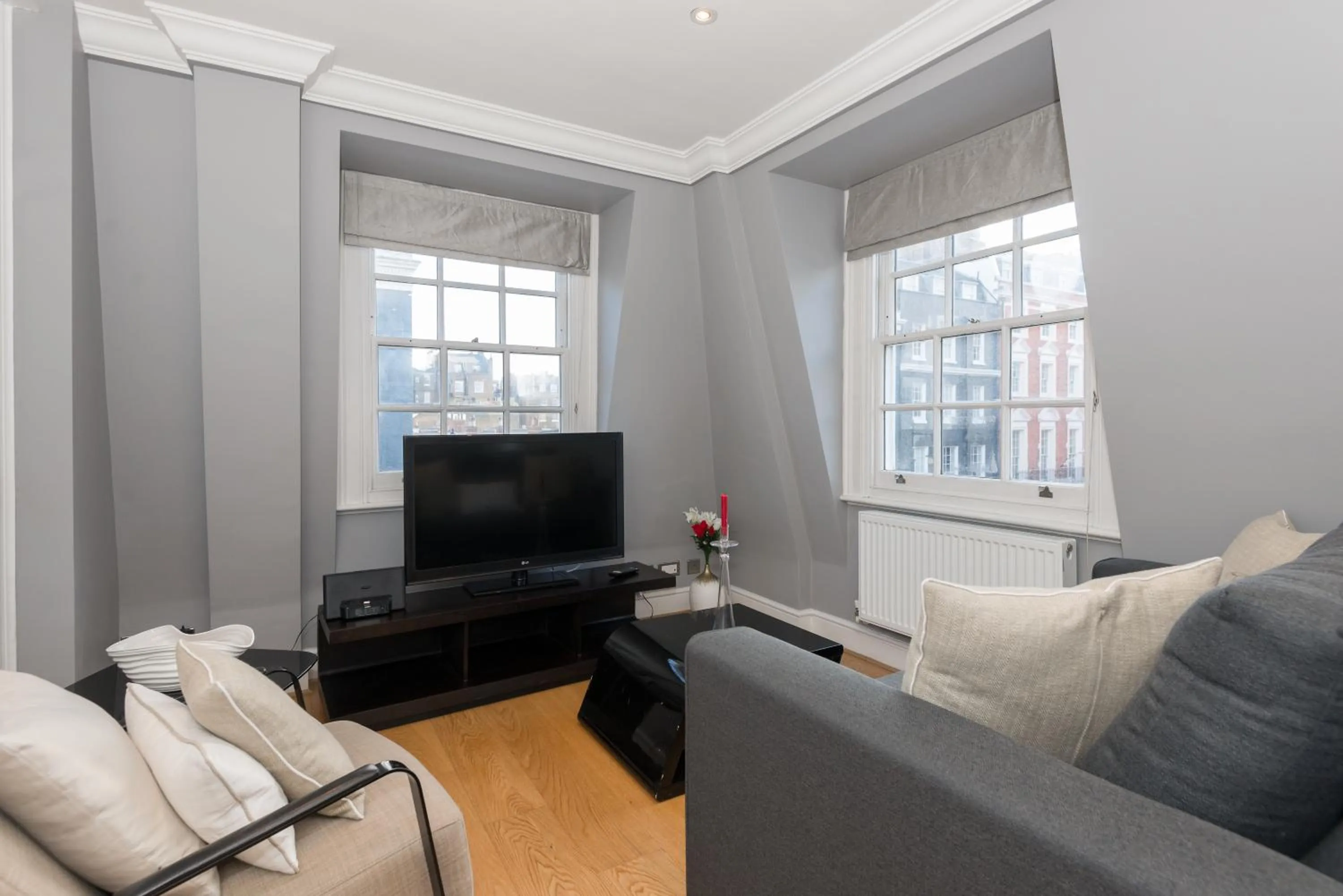 Living room, TV/Entertainment Center in Mayfair private Apartments