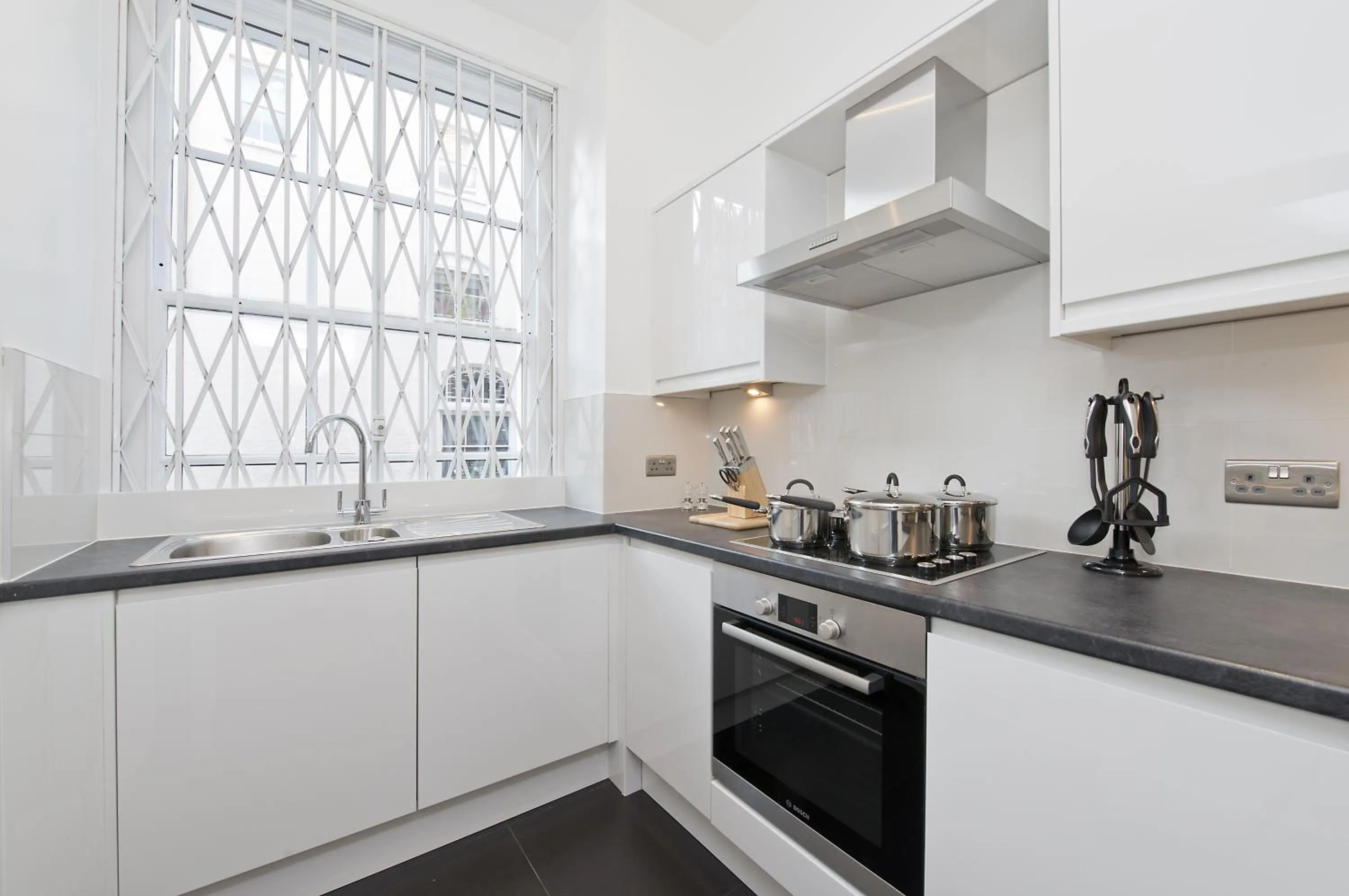 Kitchen or kitchenette, Kitchen/Kitchenette in Mayfair private Apartments