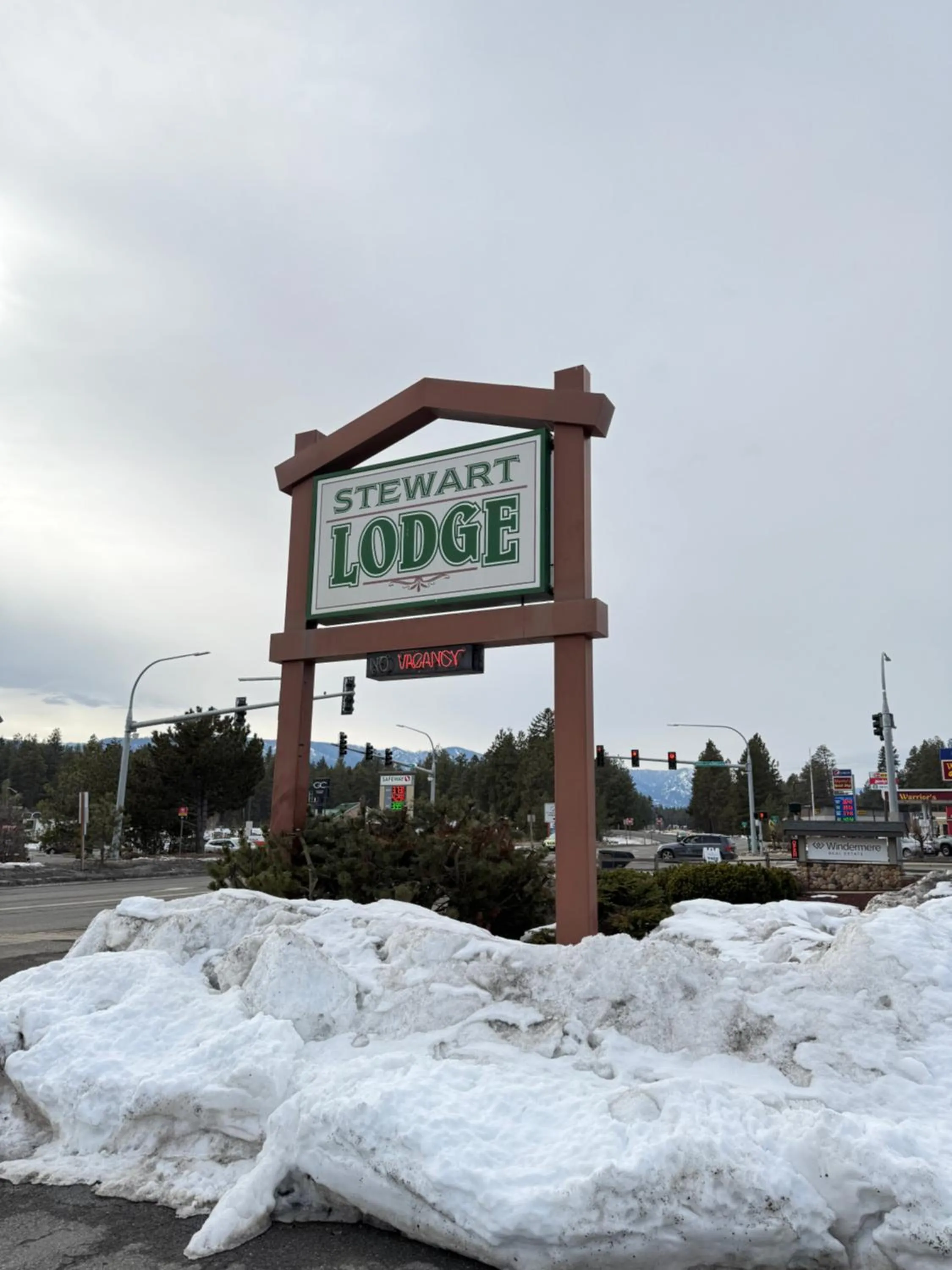 Logo/Certificate/Sign in Stewart Lodge