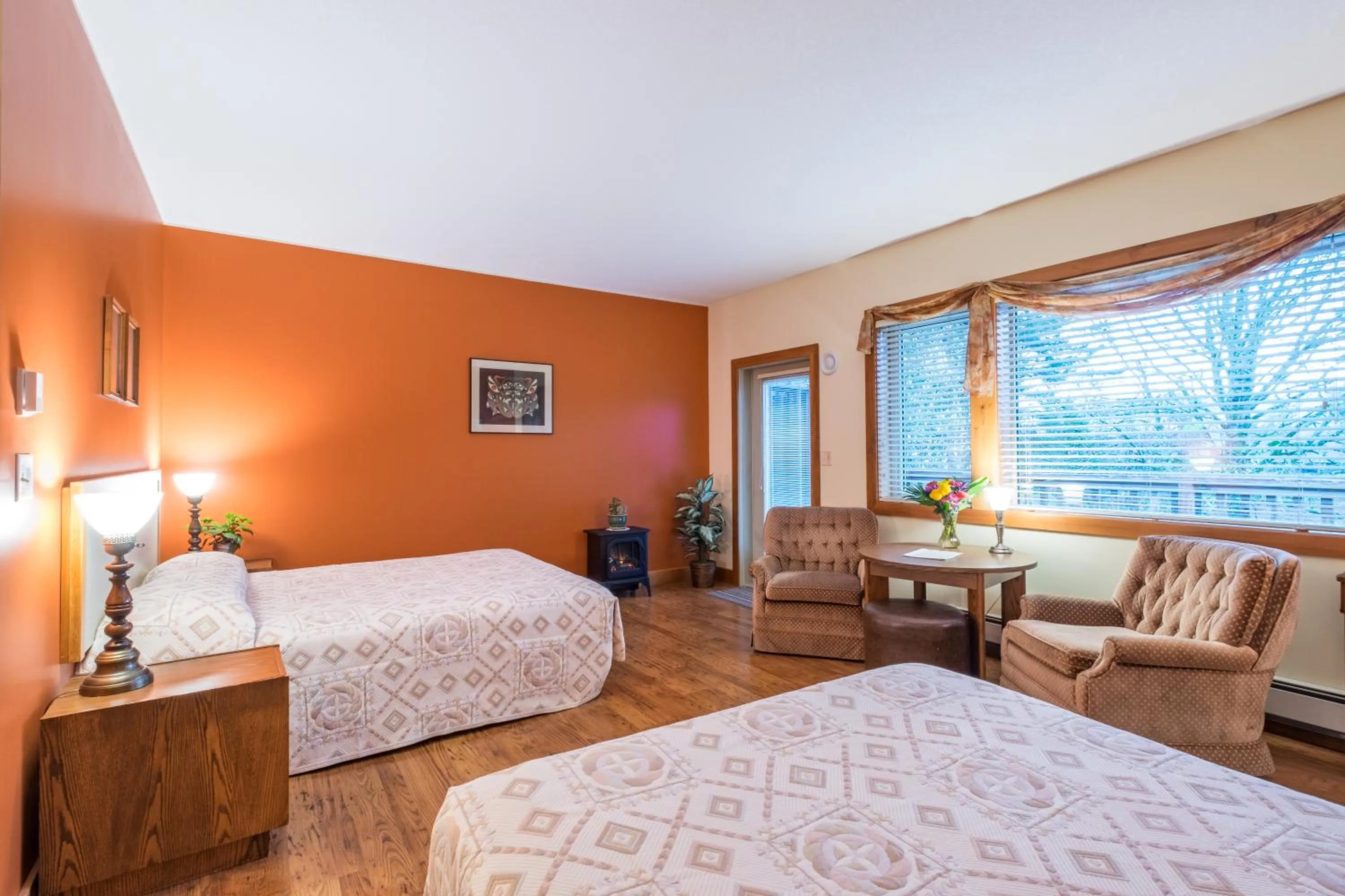 Bed in Kiwi Cove Lodge