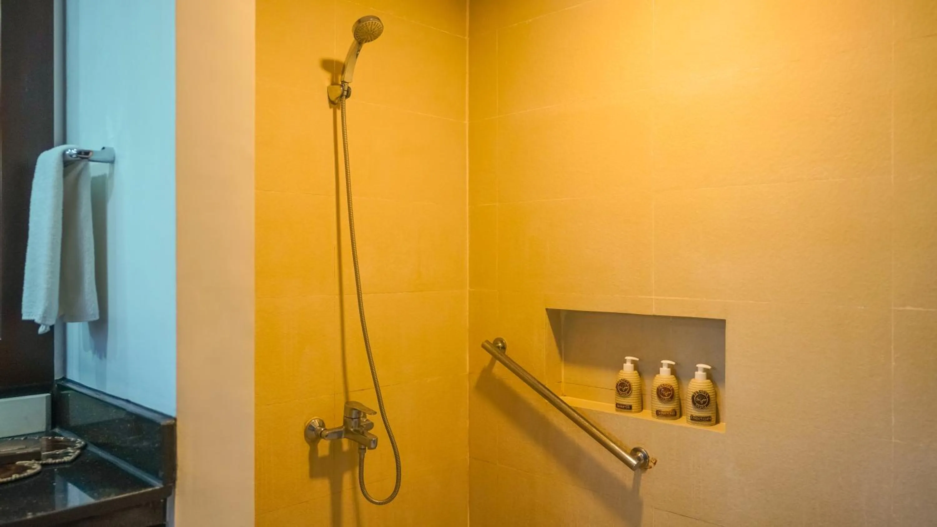 Shower in Hijo Resorts Davao