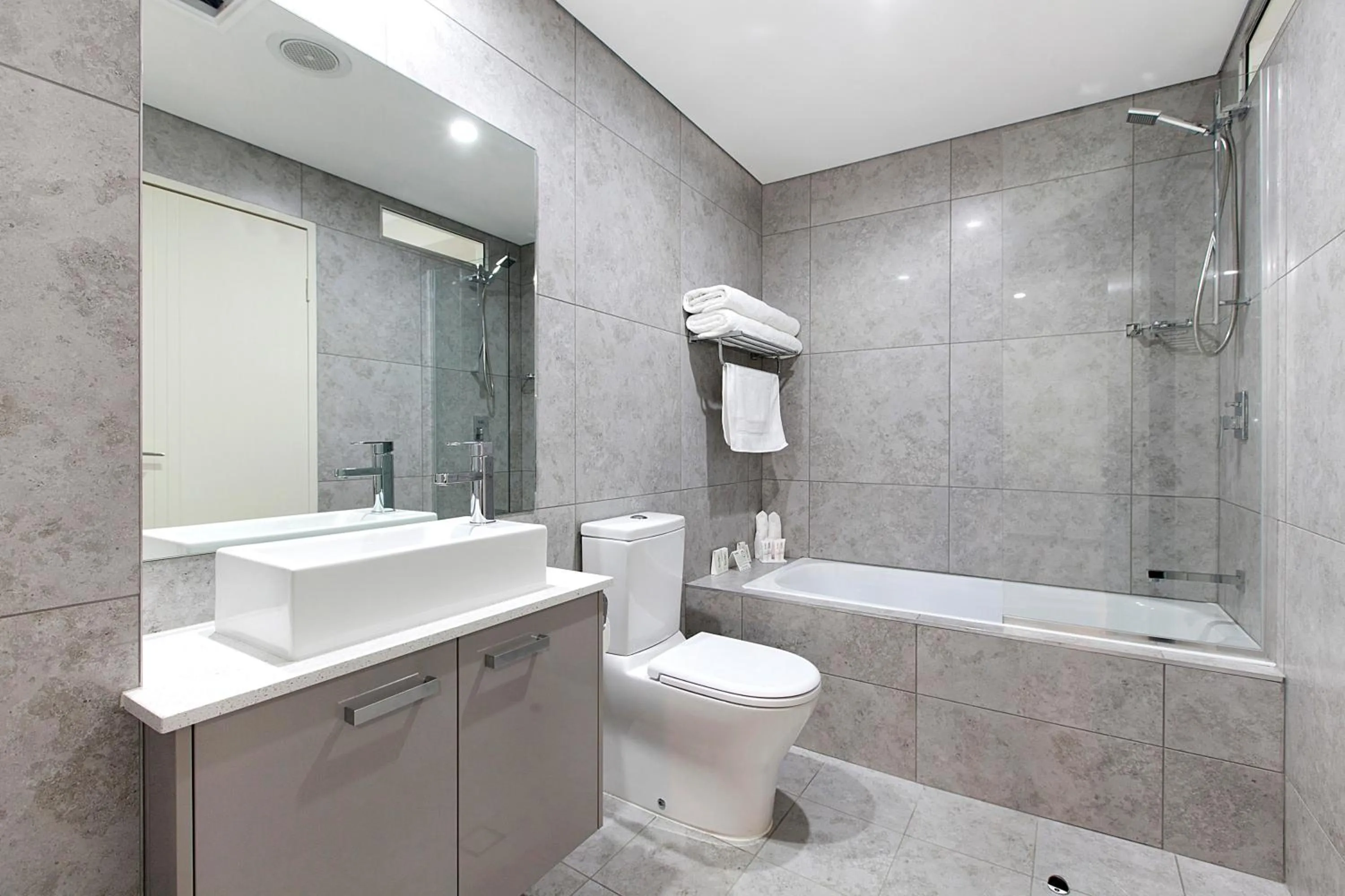 Bathroom in Argus Hotel Darwin