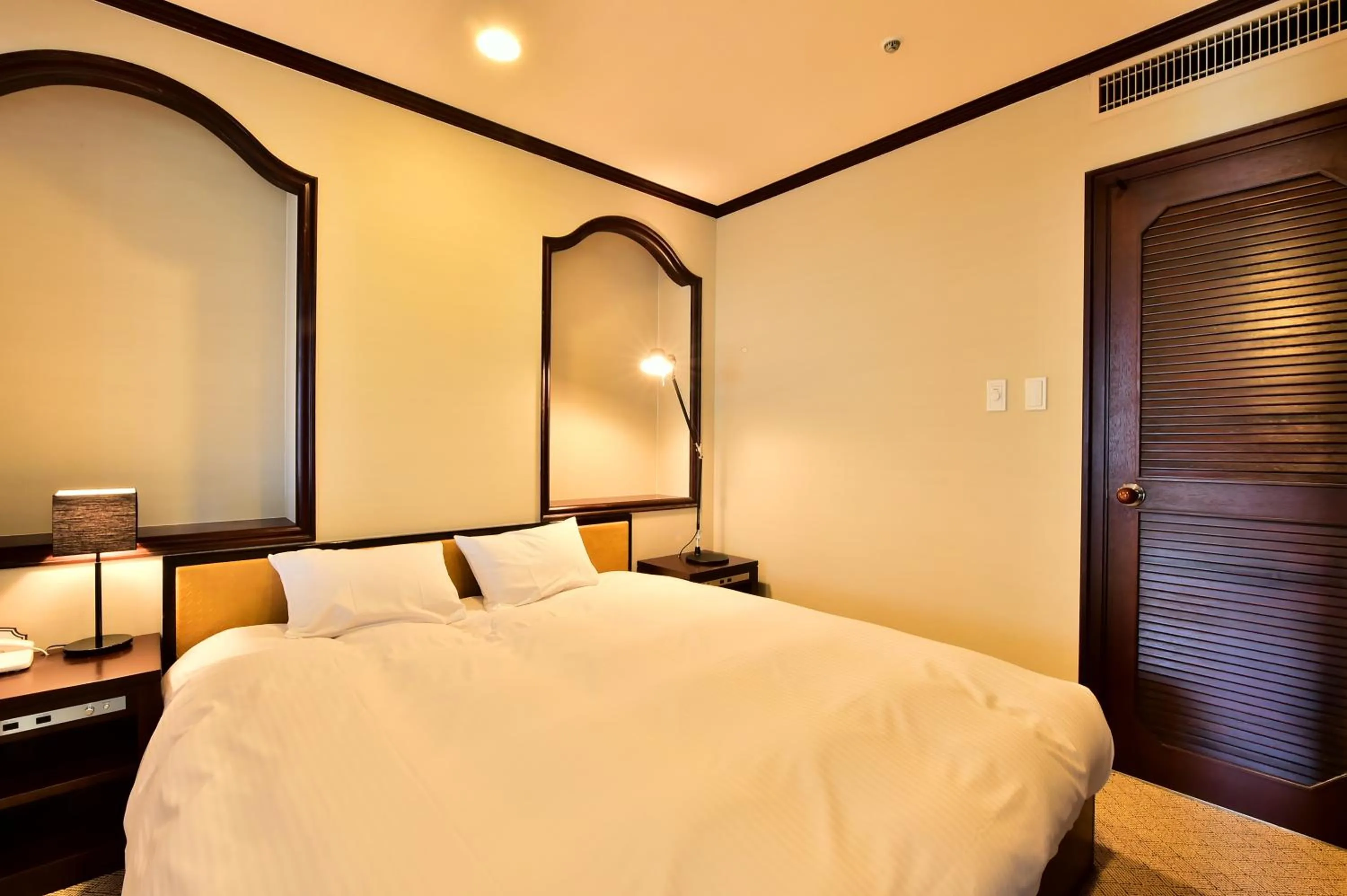 Photo of the whole room, Bed in Shizuoka Country Hamaoka Course & Hotel