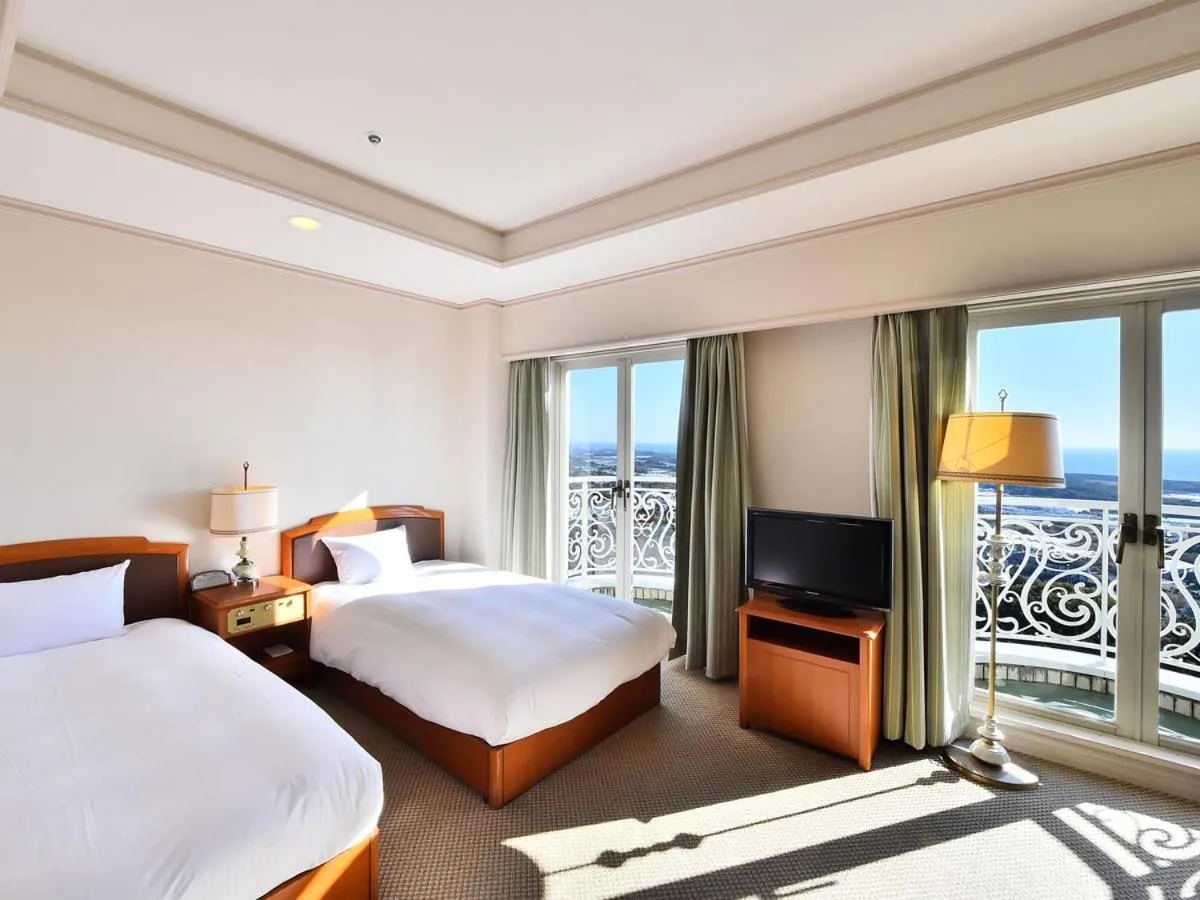 Photo of the whole room, Bed in Shizuoka Country Hamaoka Course & Hotel