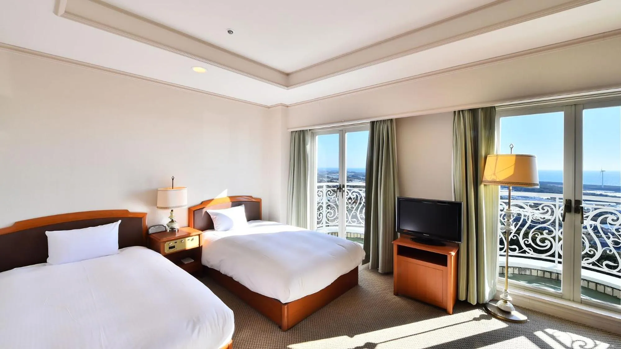 Photo of the whole room, Bed in Shizuoka Country Hamaoka Course & Hotel