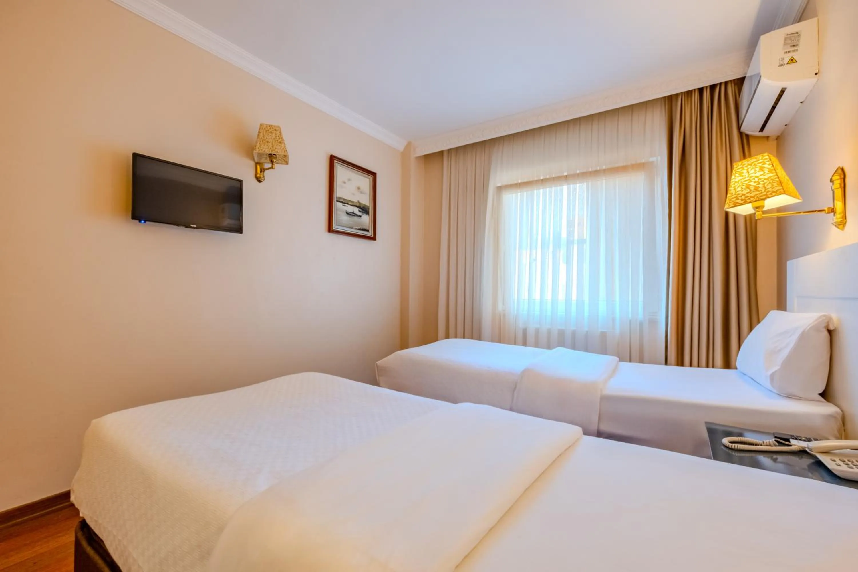 Photo of the whole room, Bed in Peak Star Hotel