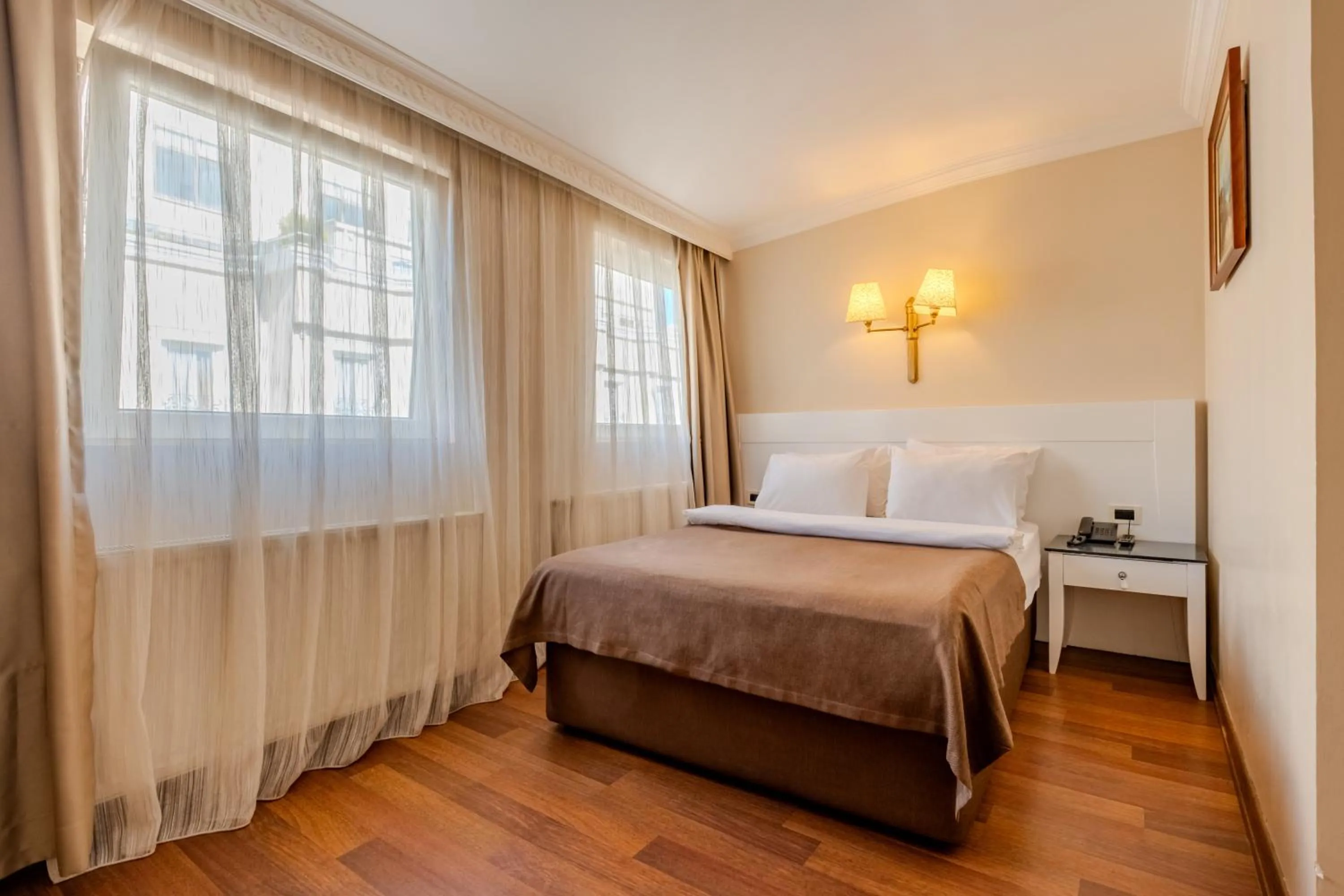 Photo of the whole room, Bed in Peak Star Hotel