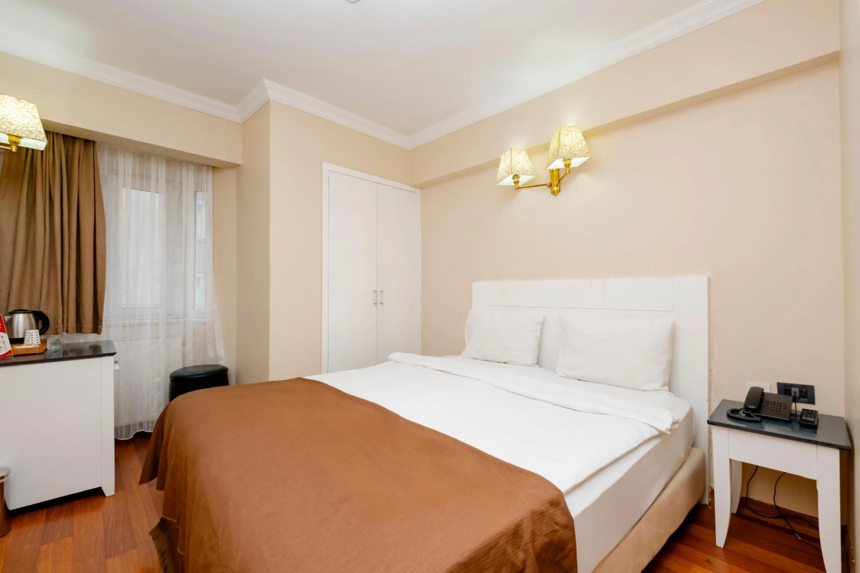 minibar, Bed in Peak Star Hotel