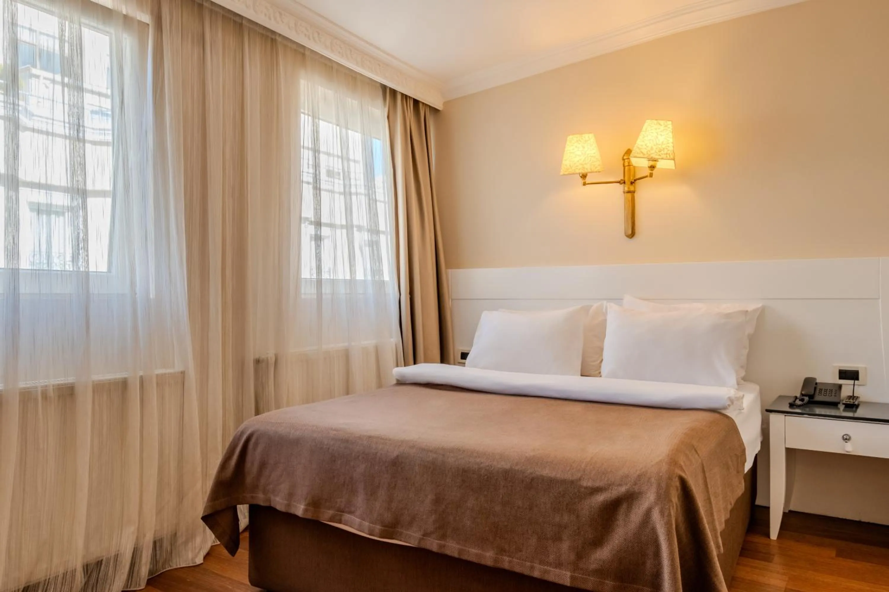 Photo of the whole room, Bed in Peak Star Hotel