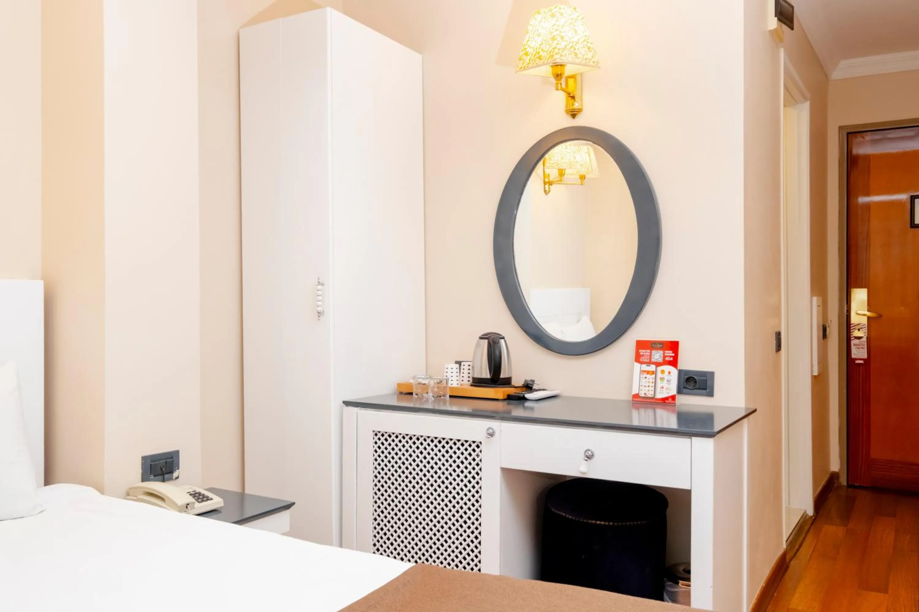 Coffee/tea facilities in Peak Star Hotel