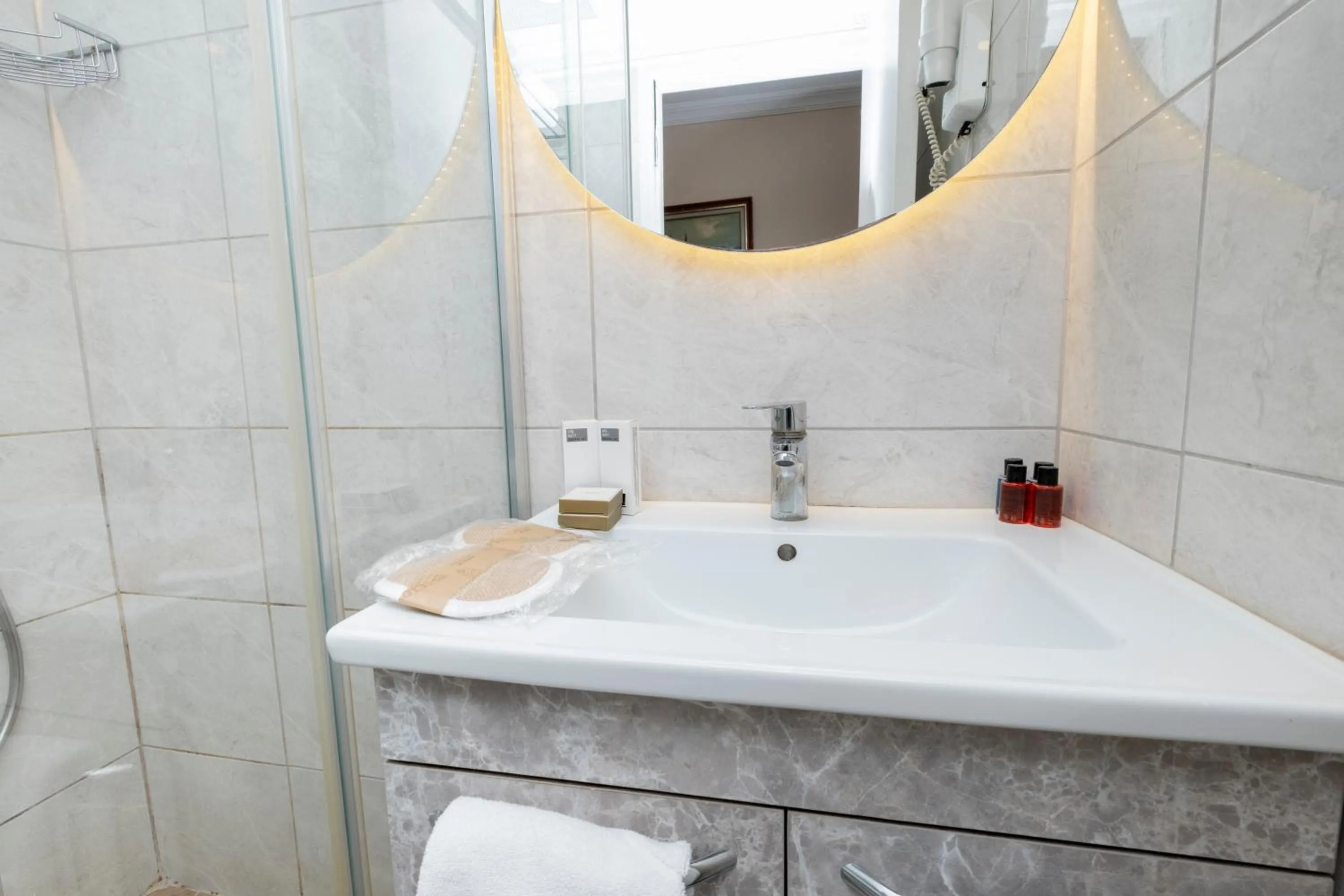 Bathroom in Peak Star Hotel