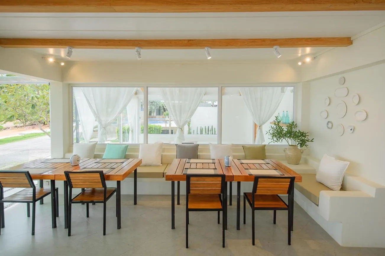 Restaurant/places to eat in Seashell Village Resort